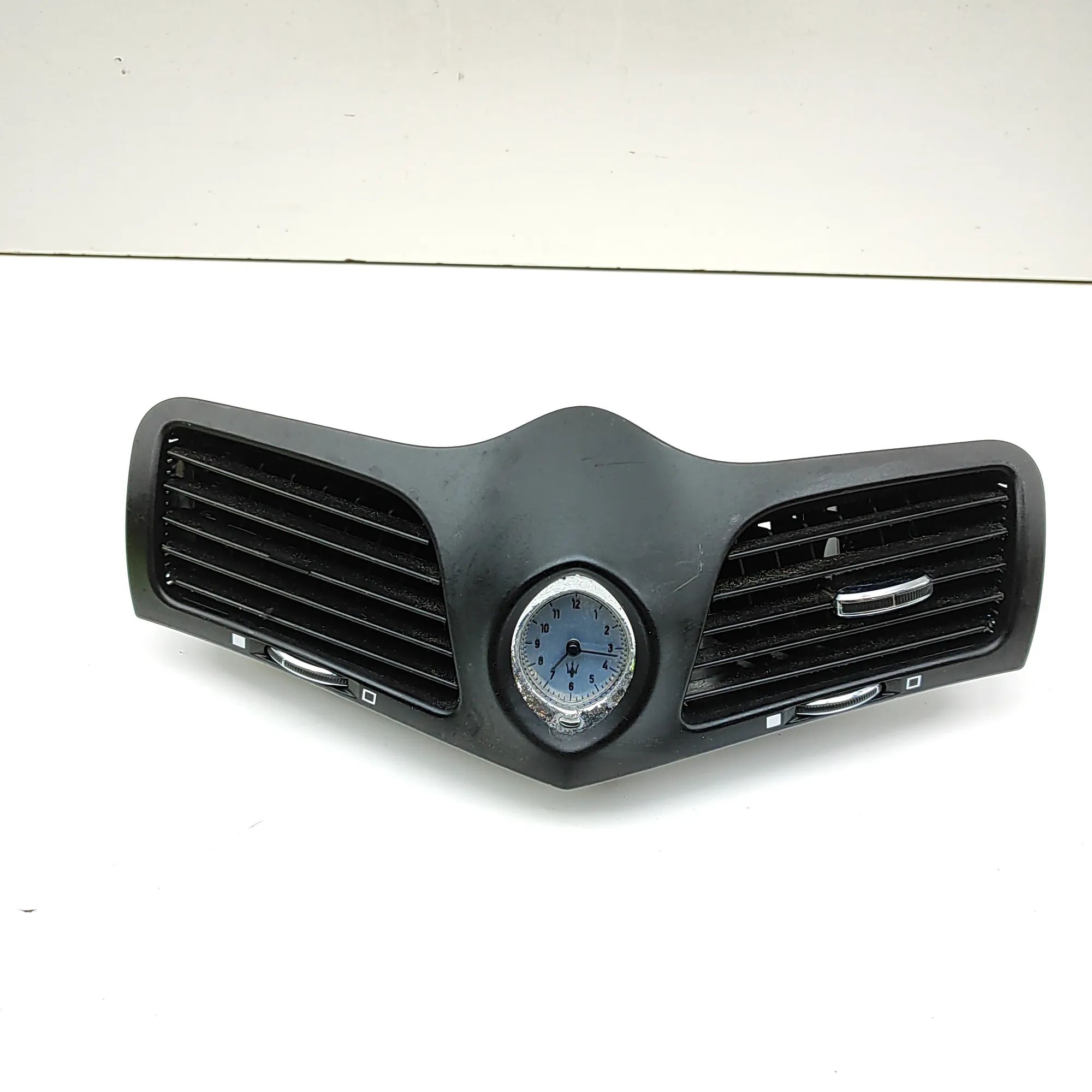 Maserati GranTurismo / GranCabrio Dashboard Air Vents Dashboard Air Vents — MASERATI GRAN TURISMO I (...