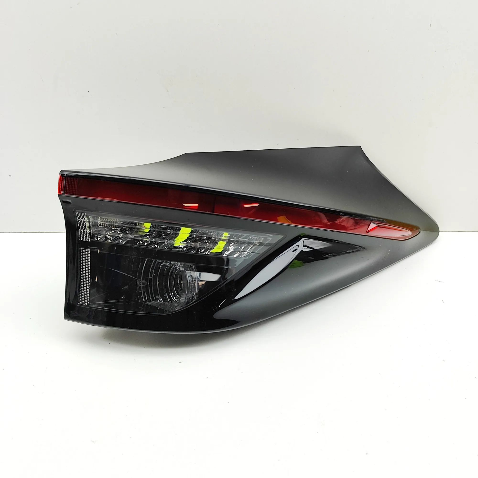 Toyota Yaris Rear Right Tail Light Rear Right Tail Light — TOYOTA YARIS (CROSS MXP...