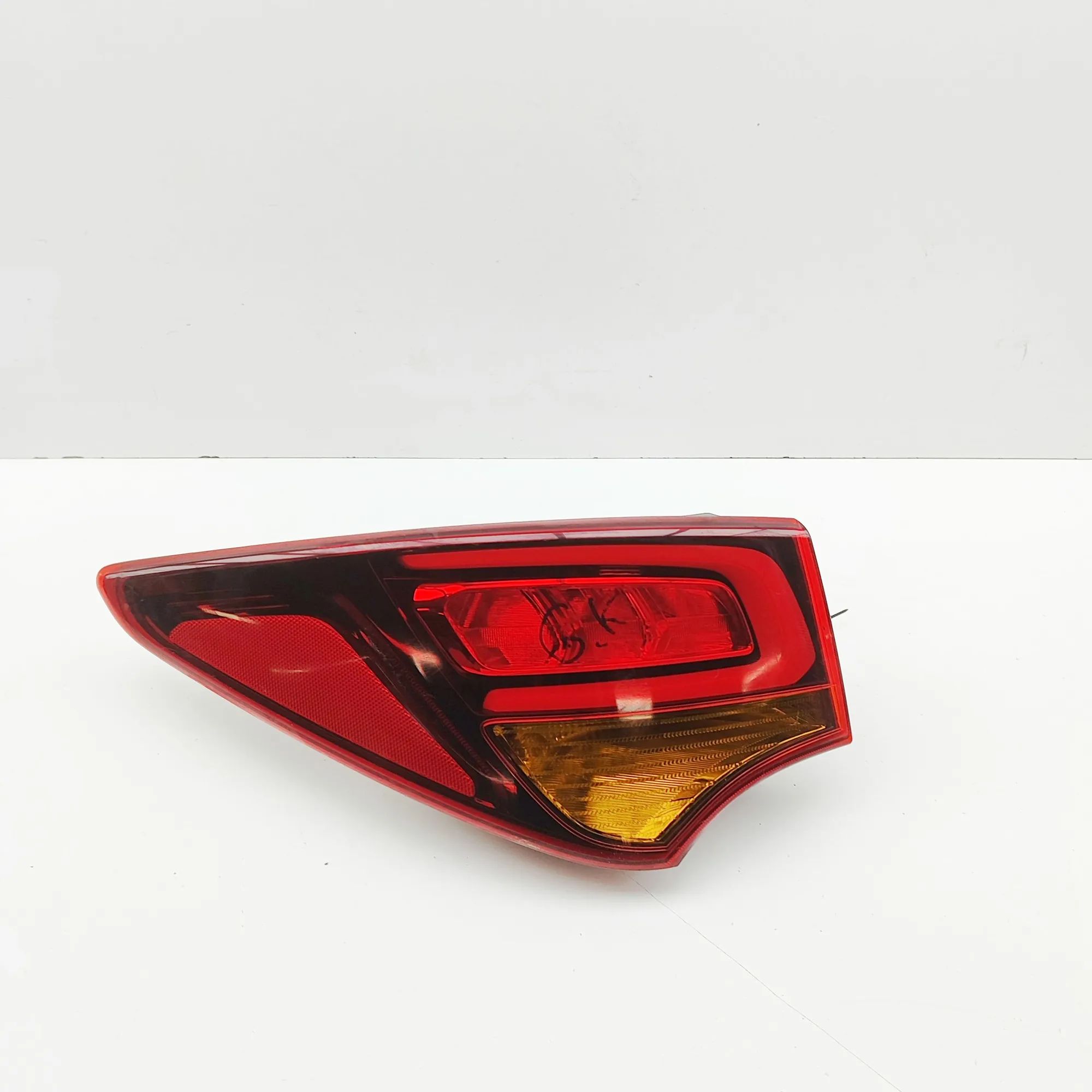 Hyundai Santa Fe Rear Left Tail Light Rear Left Tail Light — HYUNDAI SANTA FE (DM) (2...