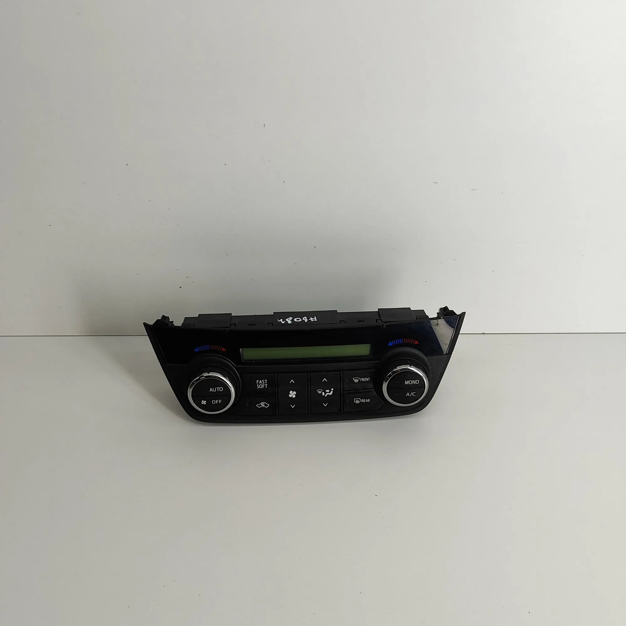 Toyota RAV4 (XA40) Climate control unit