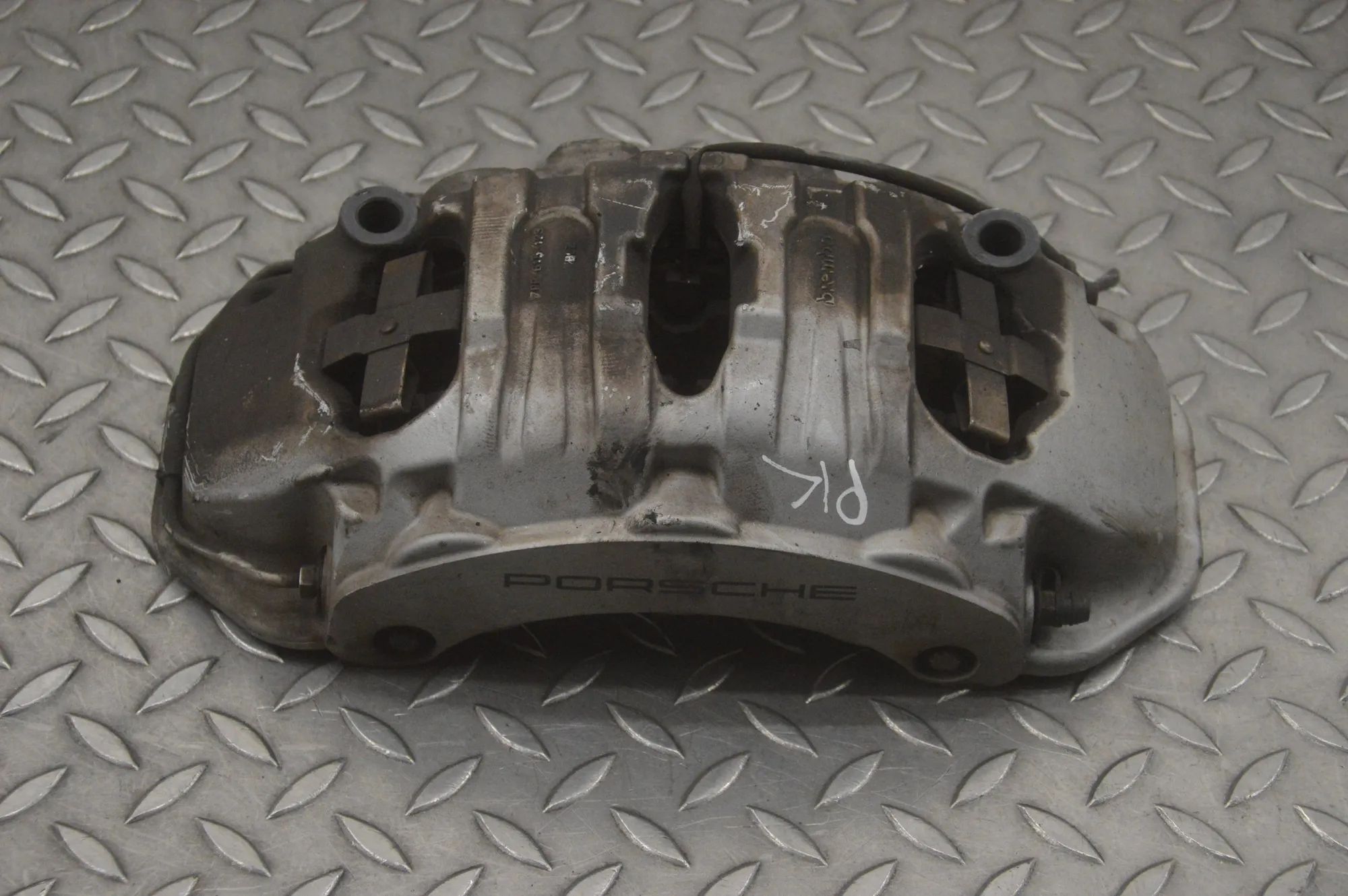 Porsche Cayenne Front Left Brake Caliper Front left brake caliper — PORSCHE CAYENNE (958...