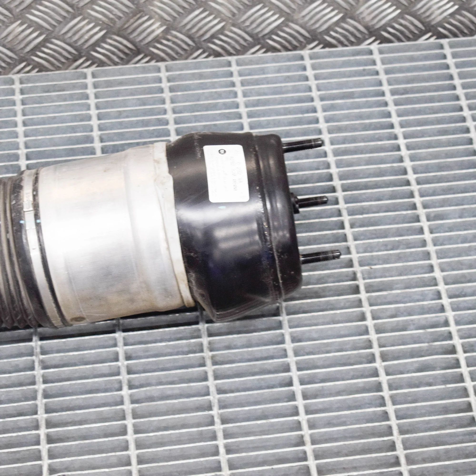 Mercedes-Benz ML / GLE (W166) Shock absorber — front right Shock absorber — front right — MERCEDES BENZ GL...