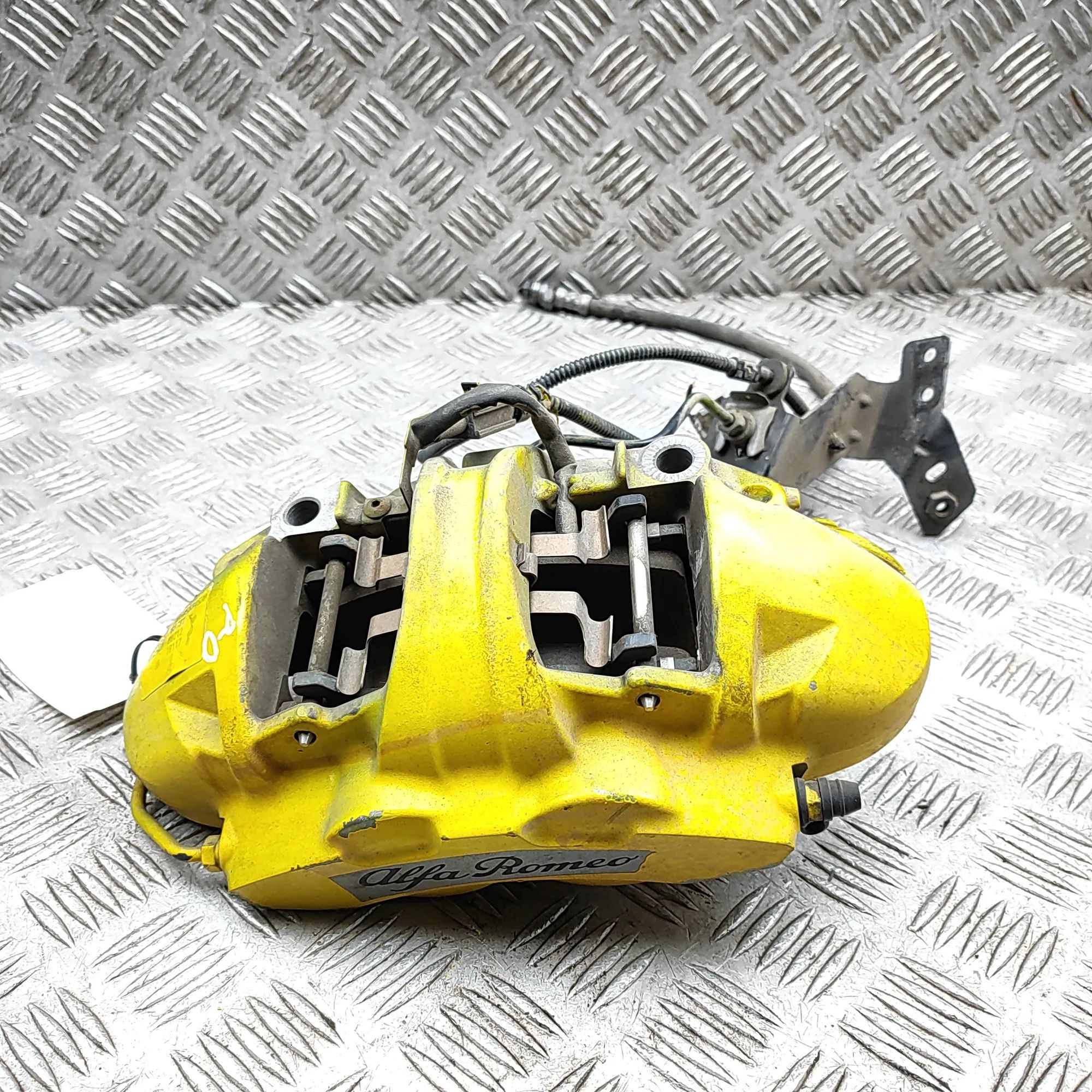 Alfa-Romeo Stelvio Brake caliper — front right Brake caliper — front right — ALFA ROMEO STELVI...