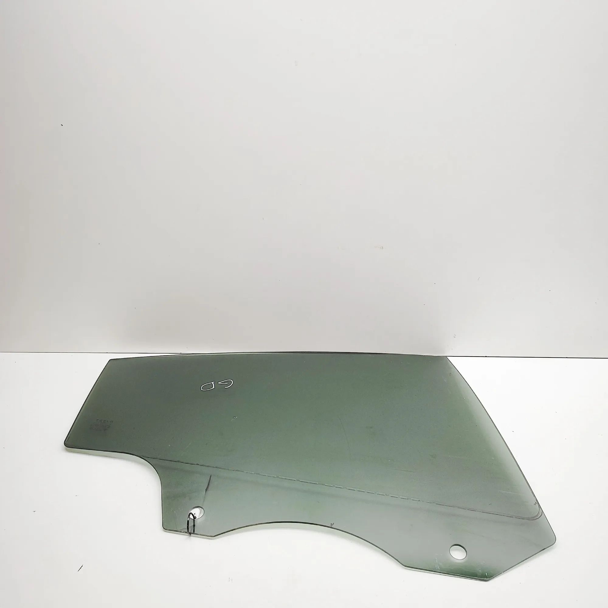 Tesla Model Y Right rear door window Right rear door window — TESLA MODEL Y (5YJY) (...