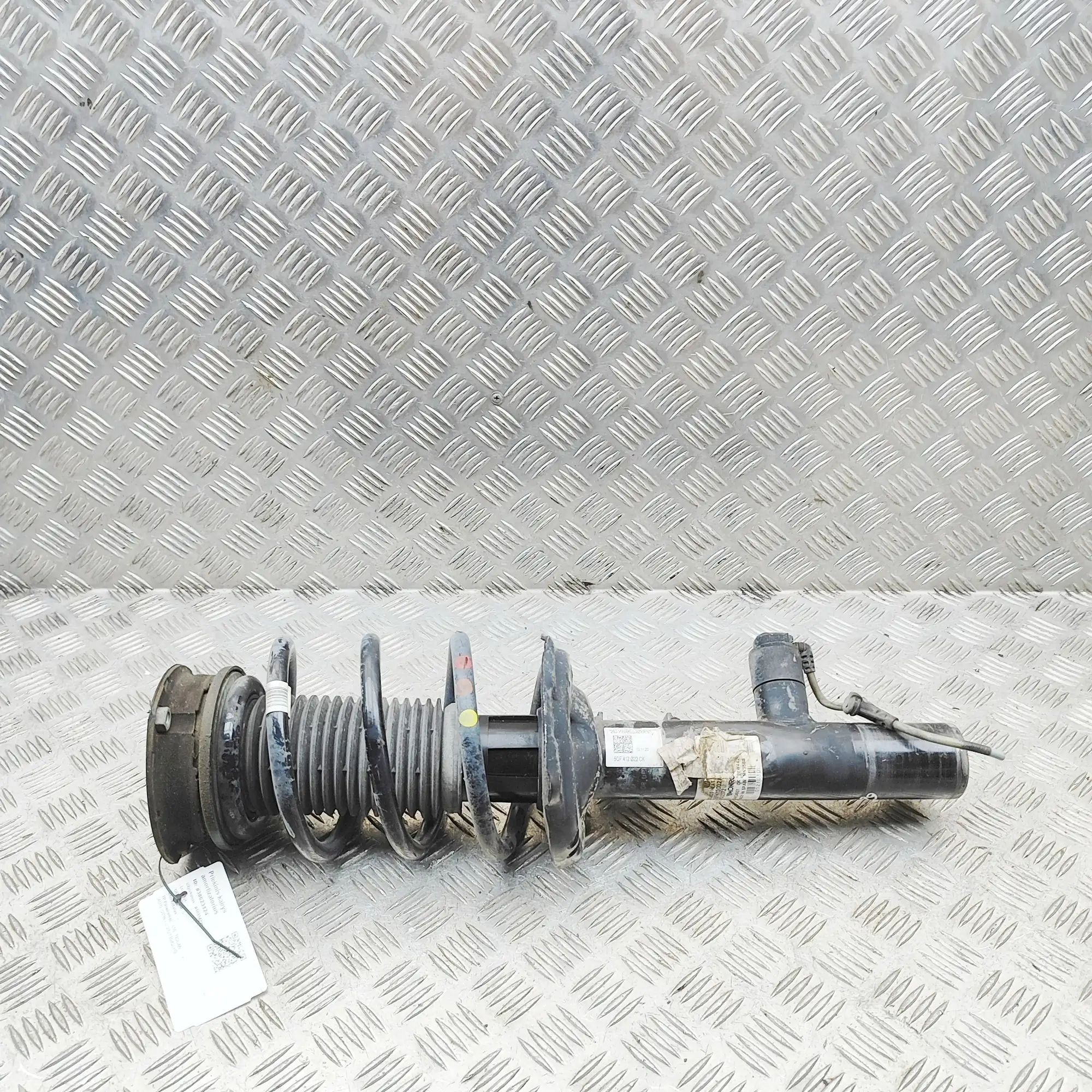 Volkswagen Tiguan Shock absorber — front left Shock absorber — front left — VW TIGUAN (AD, BW...
