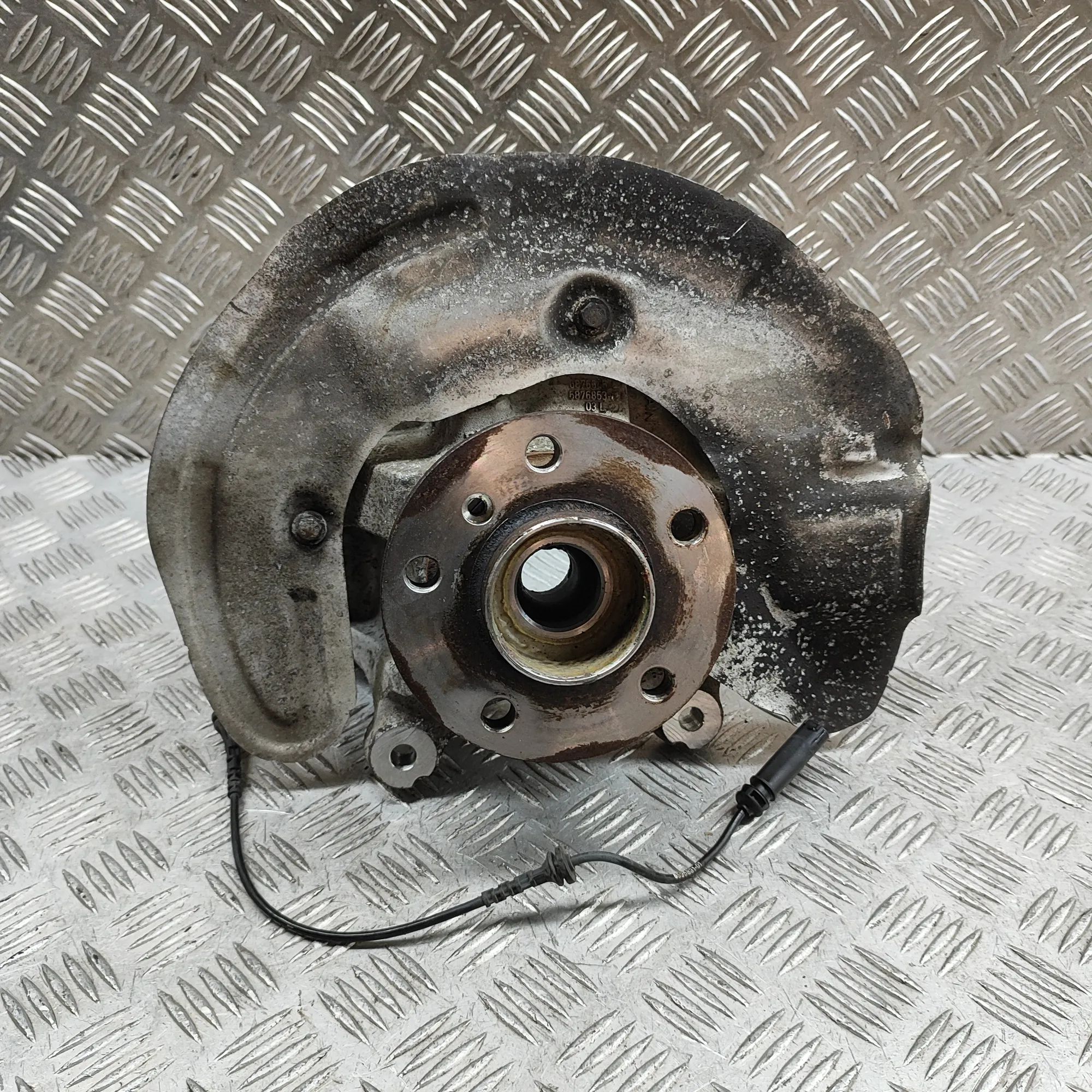 BMW X2 (F39) Front Left Wheel Hub Front Left Wheel Hub — BMW X2 (F39) (2018-PRESE...