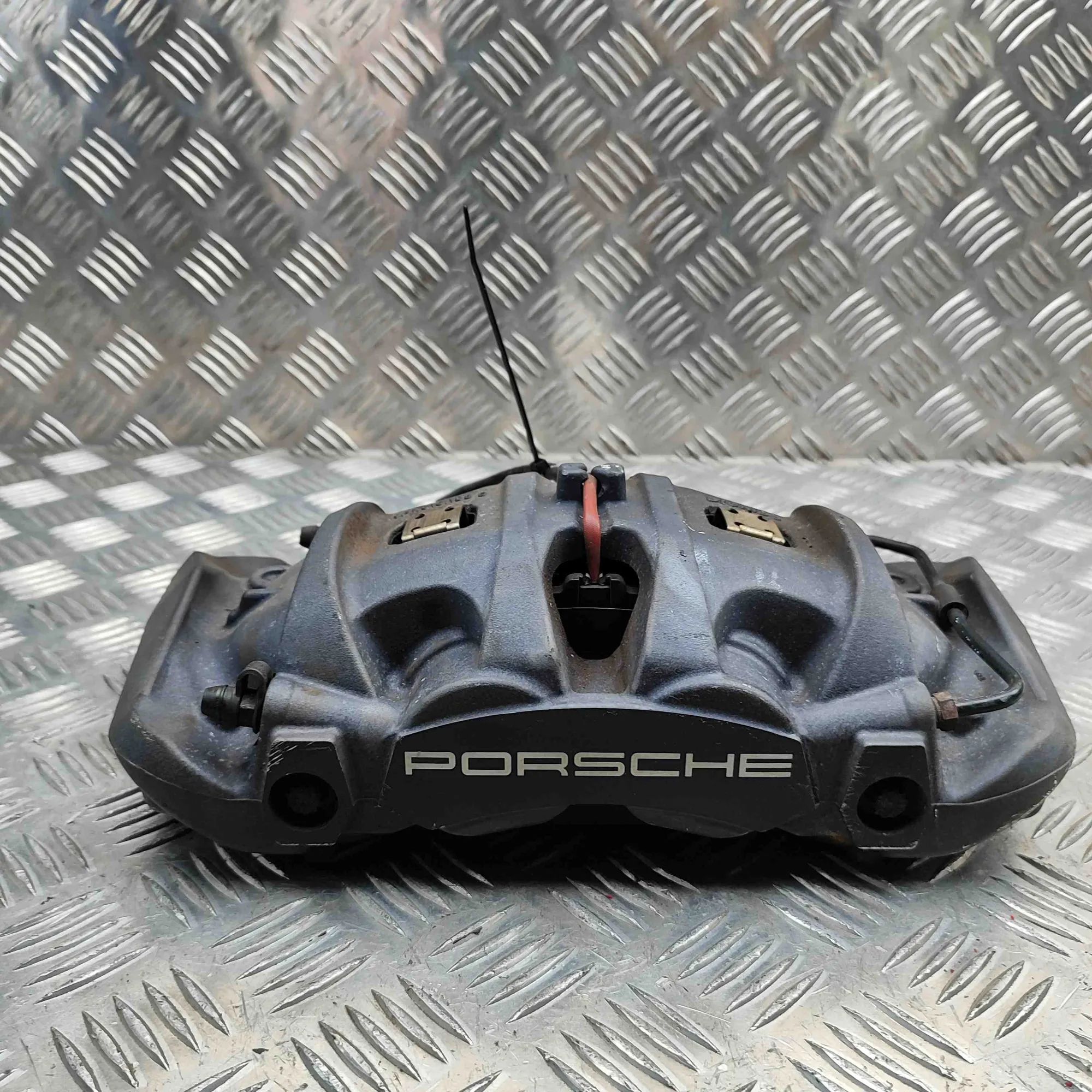 Porsche 911 (991) Front Left Brake Caliper Front left brake caliper — PORSCHE 911 (991) (2...