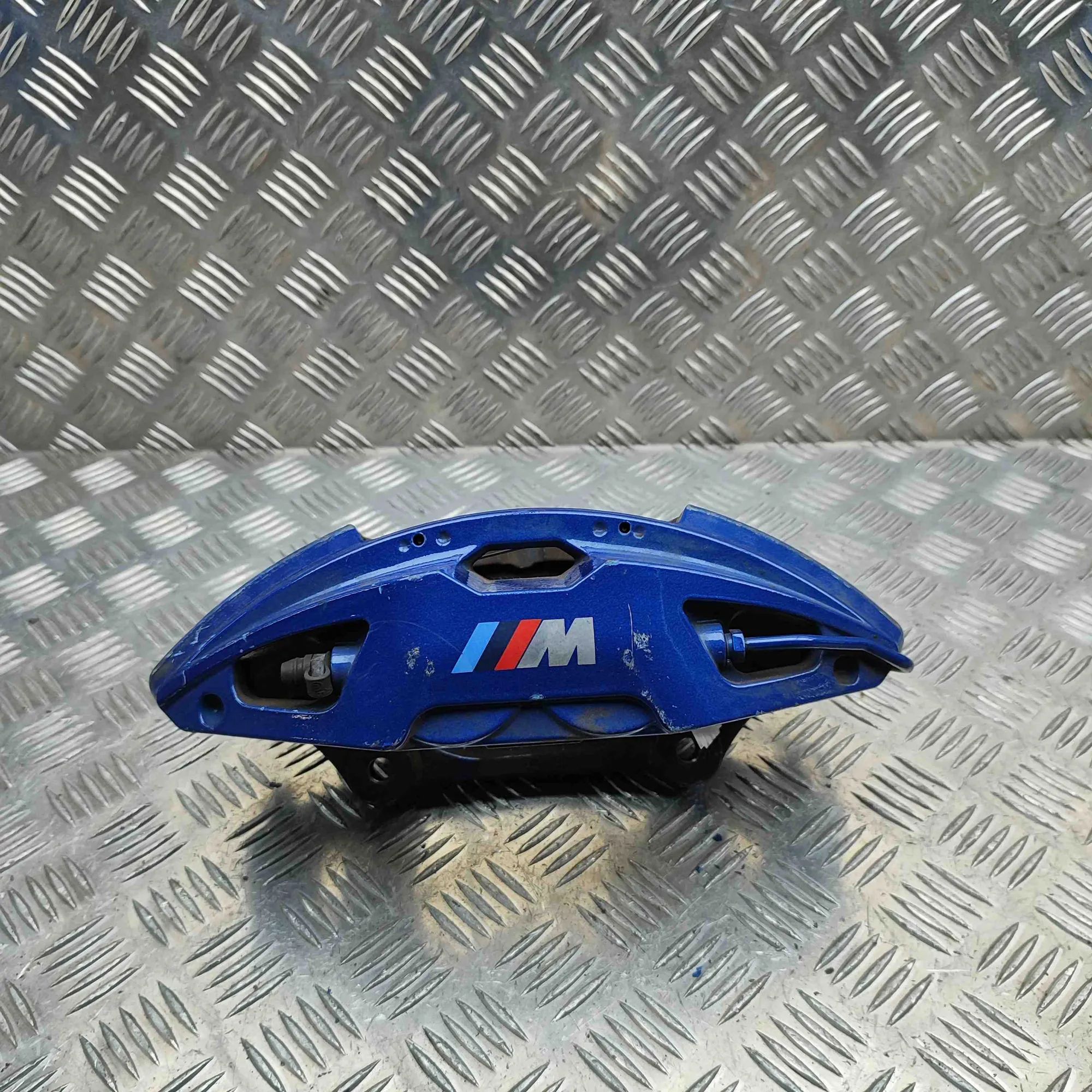 BMW 5 (G30 / G31) Front Left Brake Caliper Front left brake caliper — BMW 5 SERIES (G30, G...