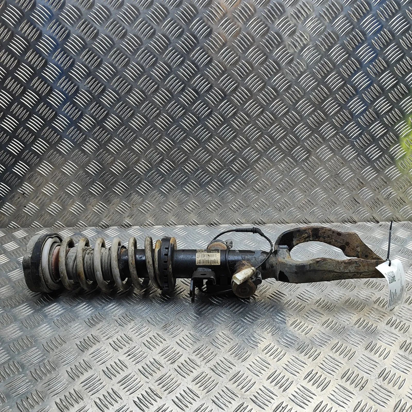 BMW 5 (F10 / F11) Shock absorber — front right Shock absorber — front right — BMW 5 SERIES (F1...
