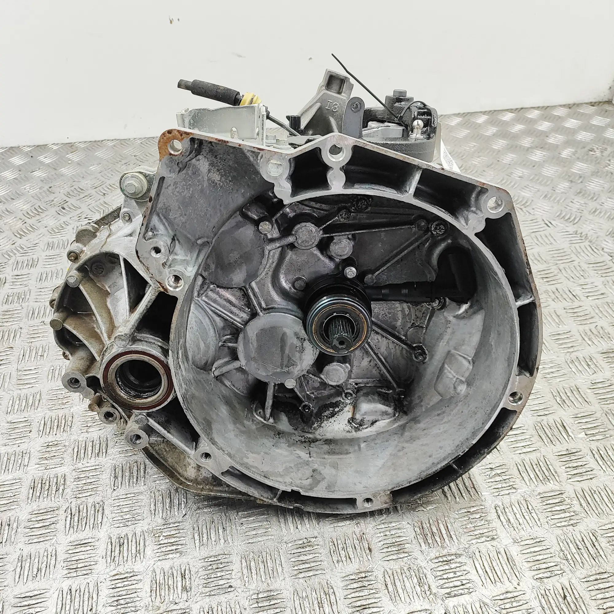 Ford Focus Gearbox Gearbox — FORD FOCUS (2010-2018) — CV6R-7002-PF...