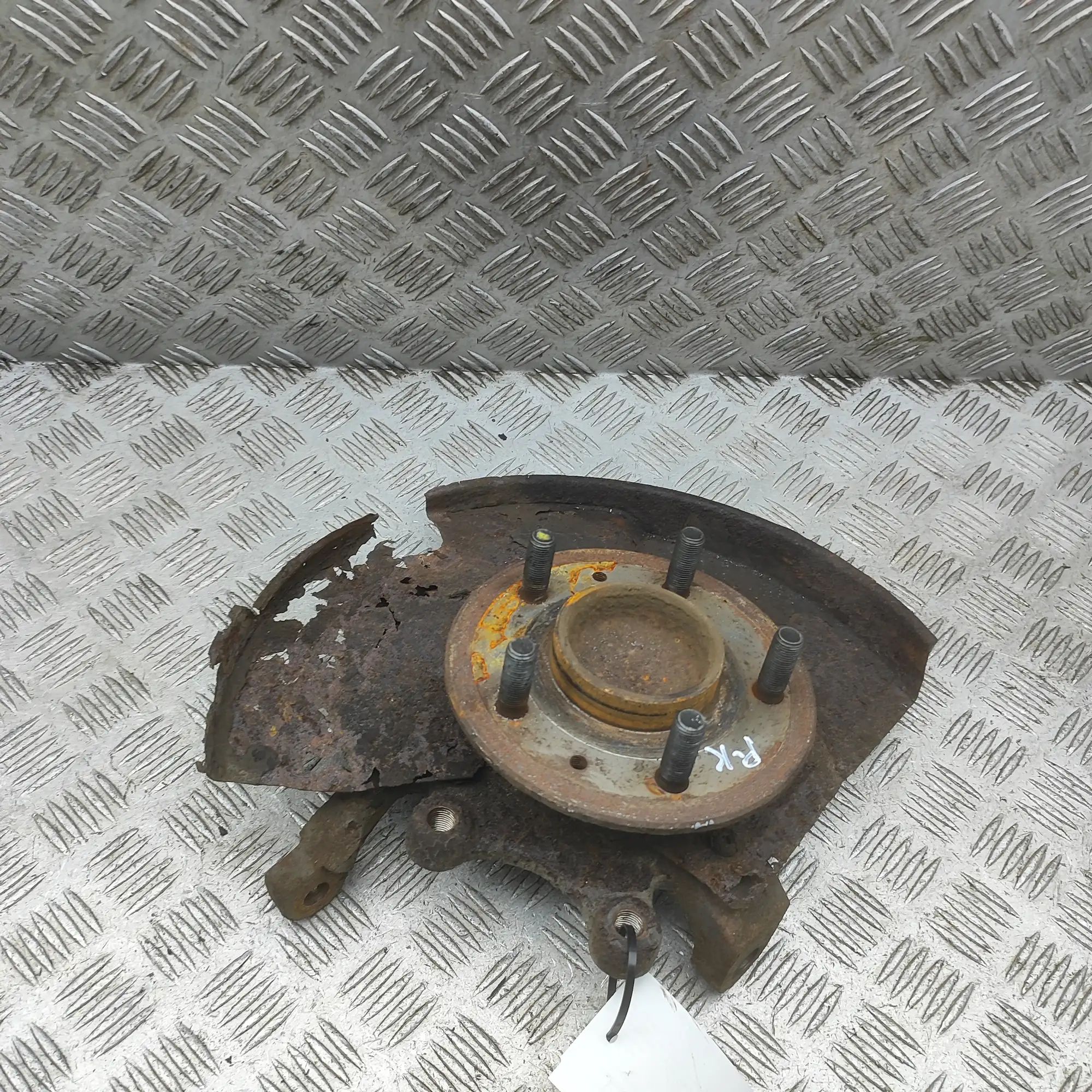 Jaguar XK Front Left Wheel Hub Front Left Wheel Hub — JAGUAR XK (8 Coupe X100)...