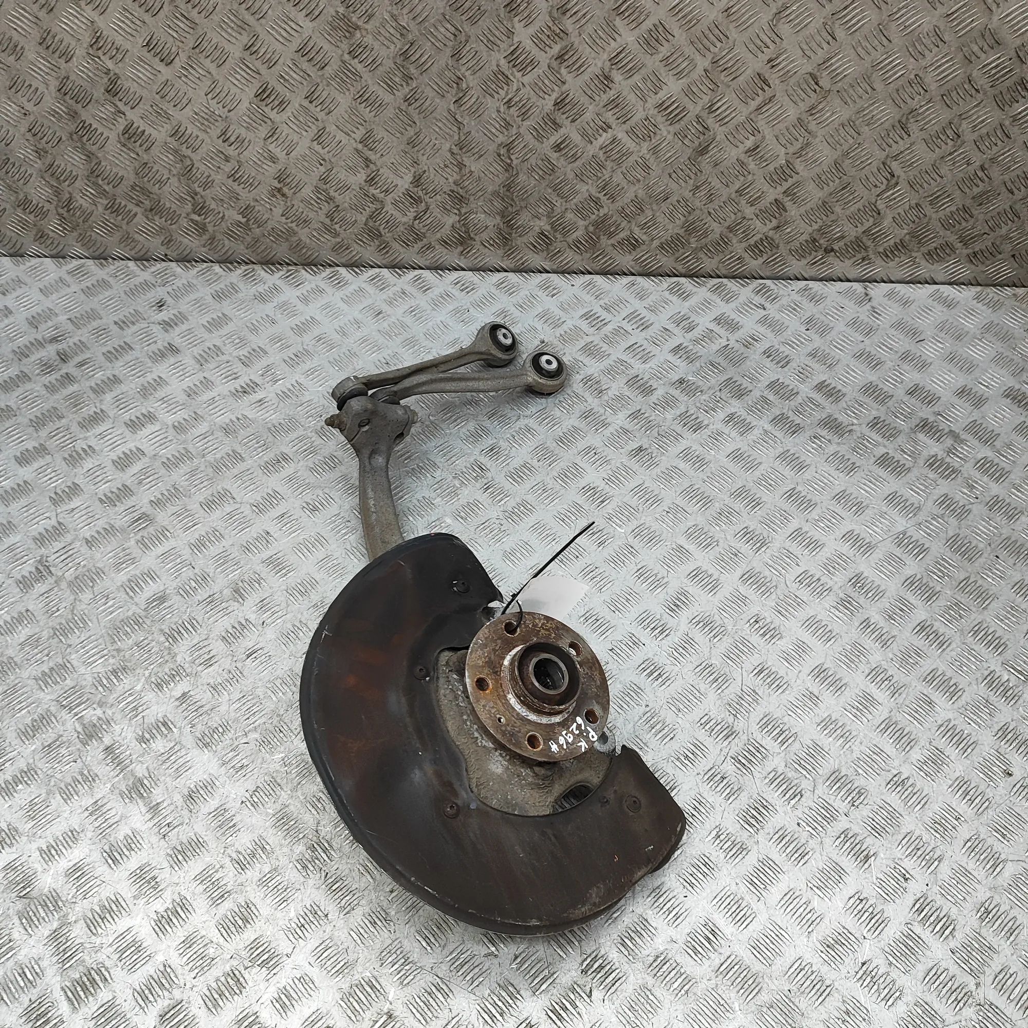 Audi Q5 (8R) Front Left Wheel Hub Front Left Wheel Hub — AUDI Q5 (8R) (2008-2016)...