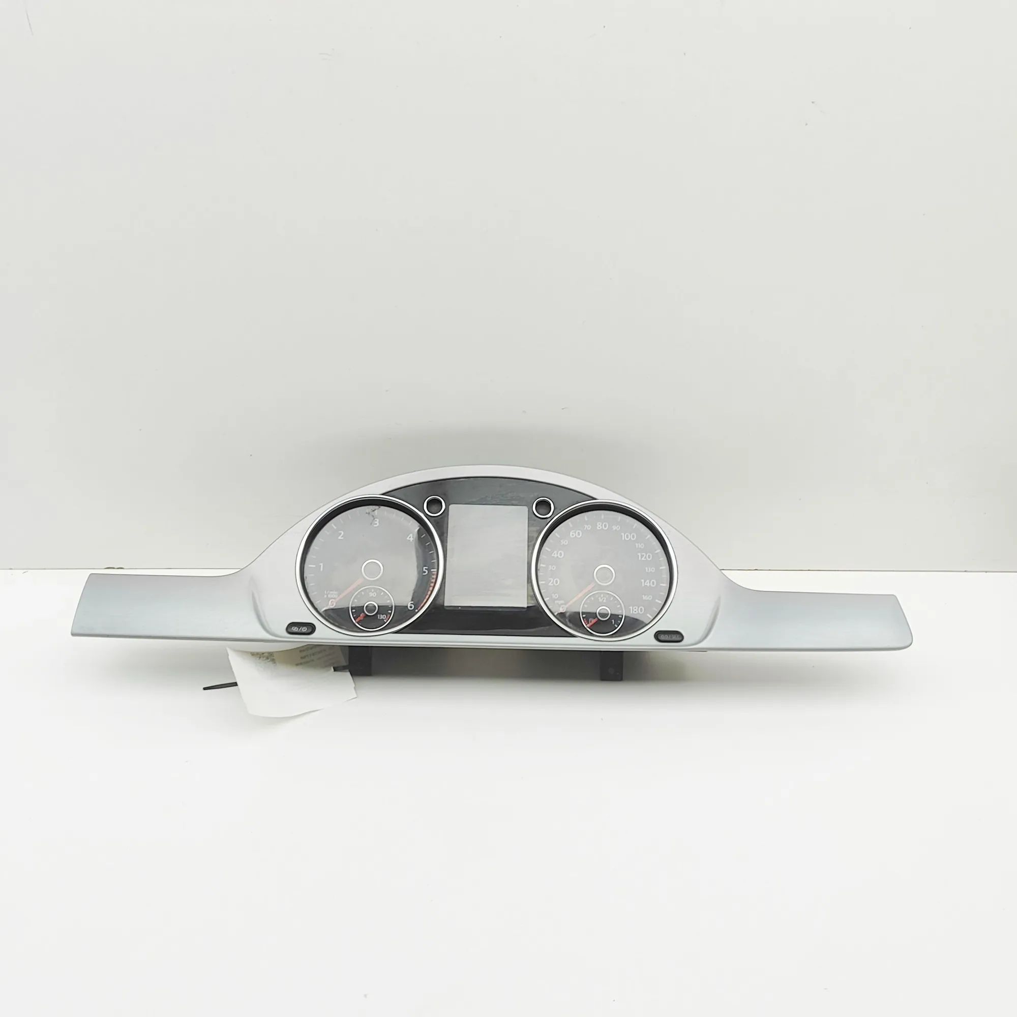 Volkswagen Passat CC / CC Instrument Cluster Speedometer Instrument Cluster Speedometer — VW CC (358) (2...