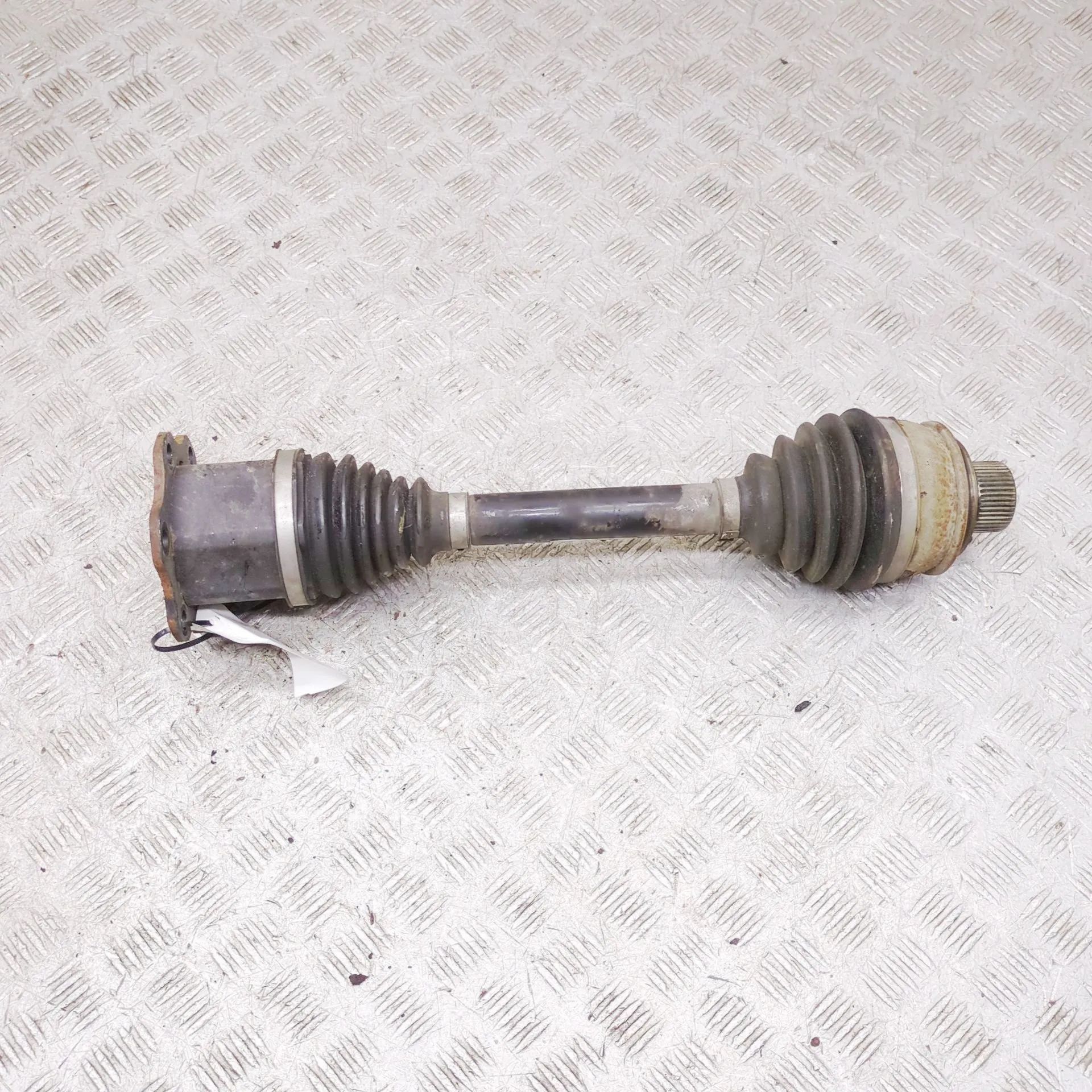 Audi Q5 (FY) Front Left Driveshaft Front Left Driveshaft — AUDI Q5 (FYB, FYG, FYT)...