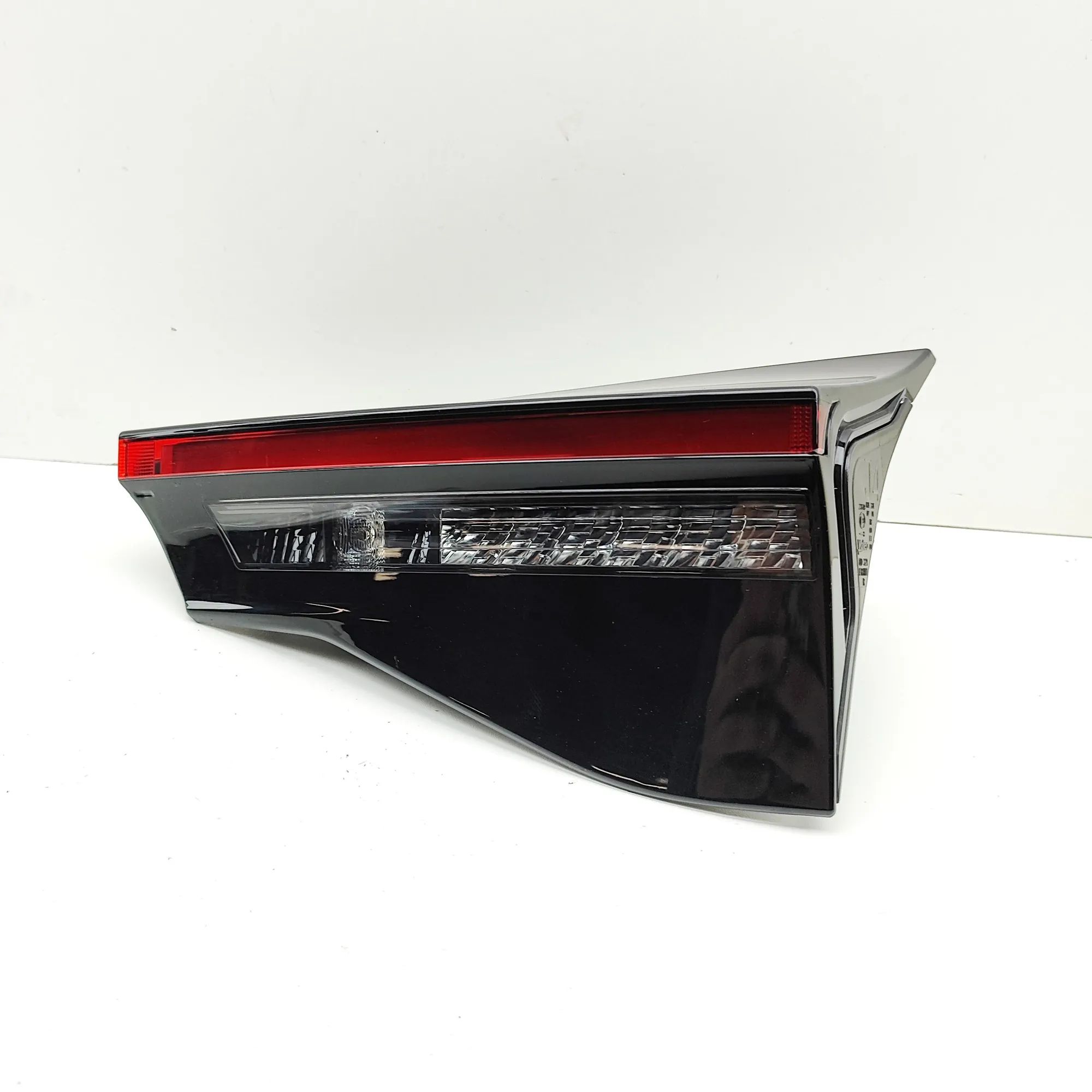 Toyota Yaris Right Side Tailgate Tail Light Right Side Tailgate Tail Light — TOYOTA YARIS (...