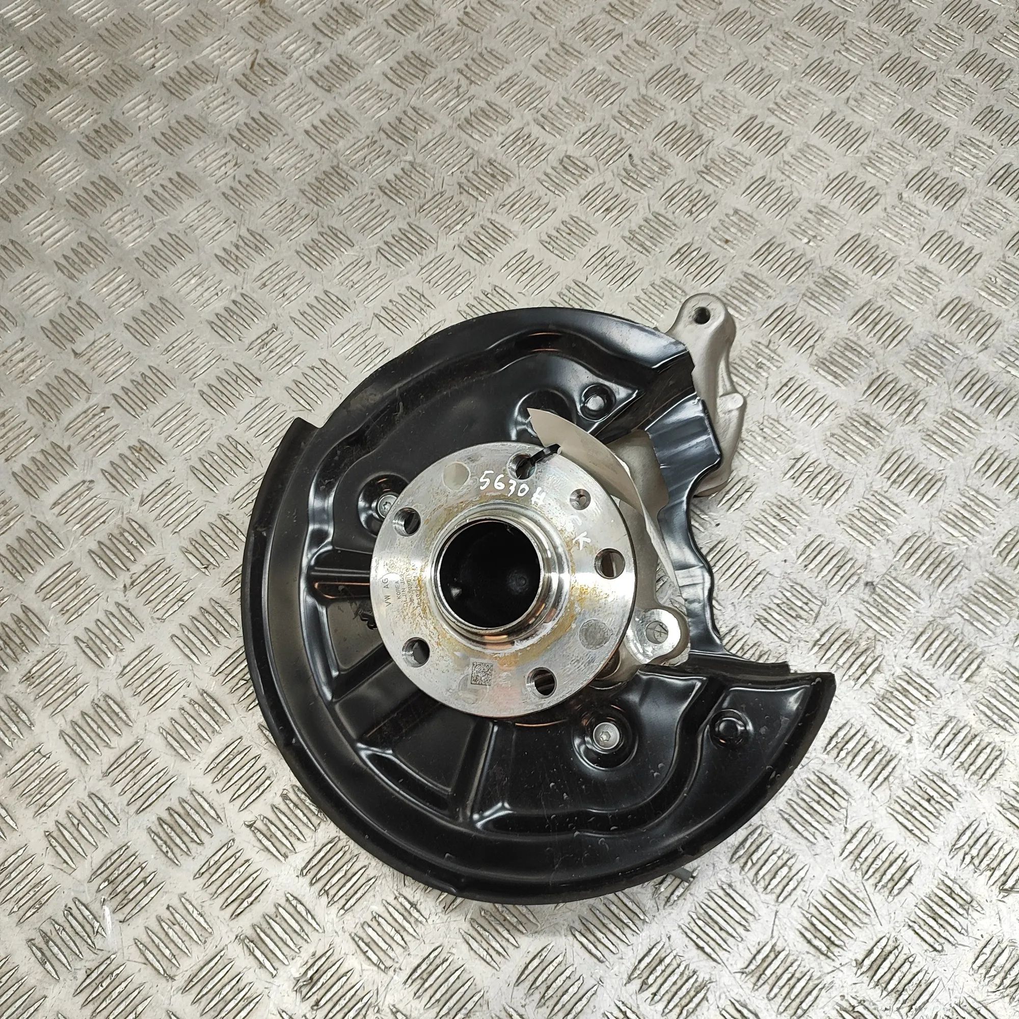 Volkswagen Tayron Rear Left Wheel Hub Spindle Rear Left Wheel Hub Spindle — VW TAYRON (R41) (...