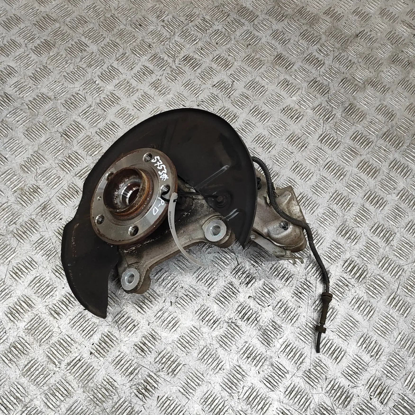 Volvo XC40 / EX40 Front Right Wheel Hub Front Right Wheel Hub — VOLVO XC40 (2018-2024) ...