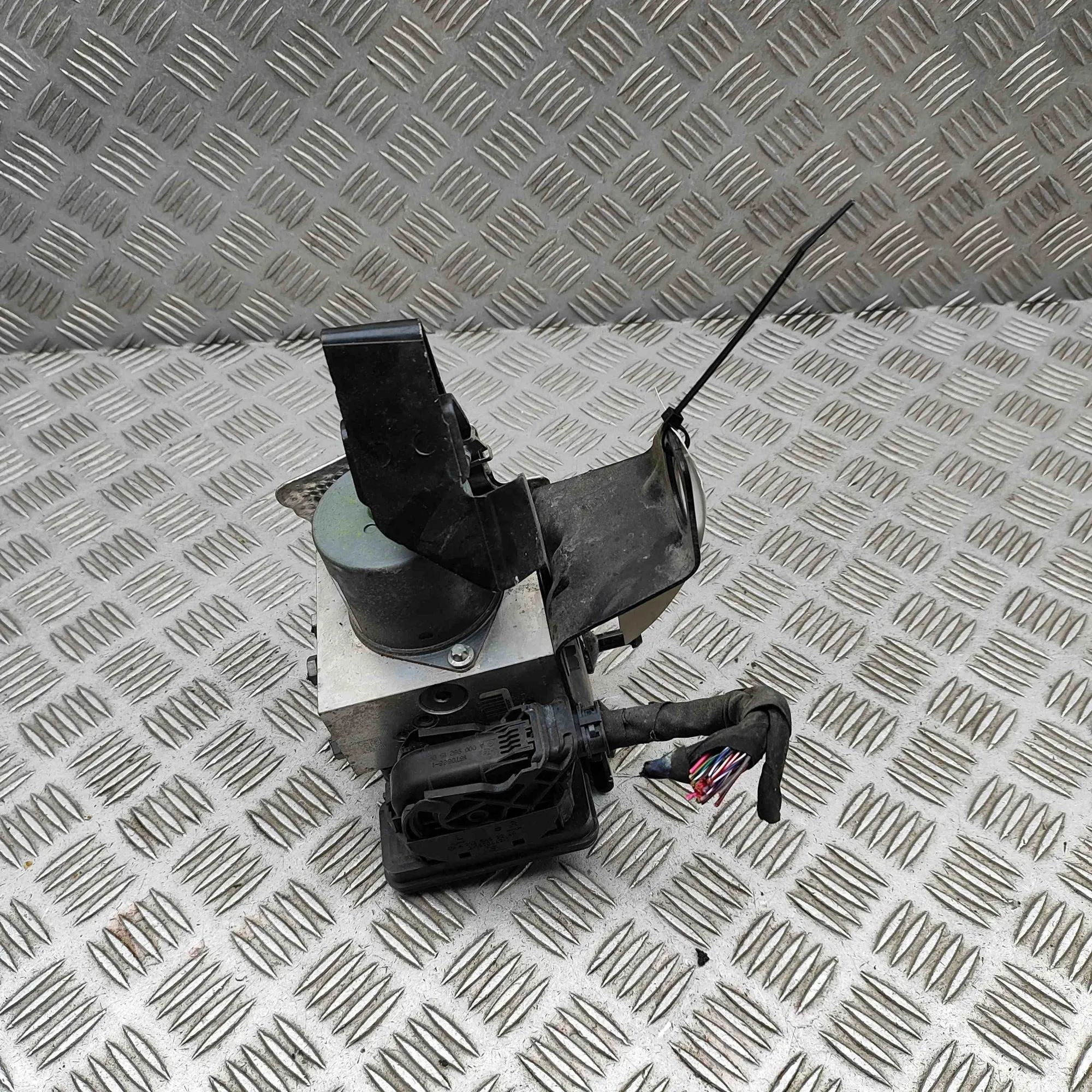 Mercedes-Benz ML / GLE (W166) ABS hydraulic pump ABS Pump — MERCEDES BENZ GLE Coupe (C292) (2015...