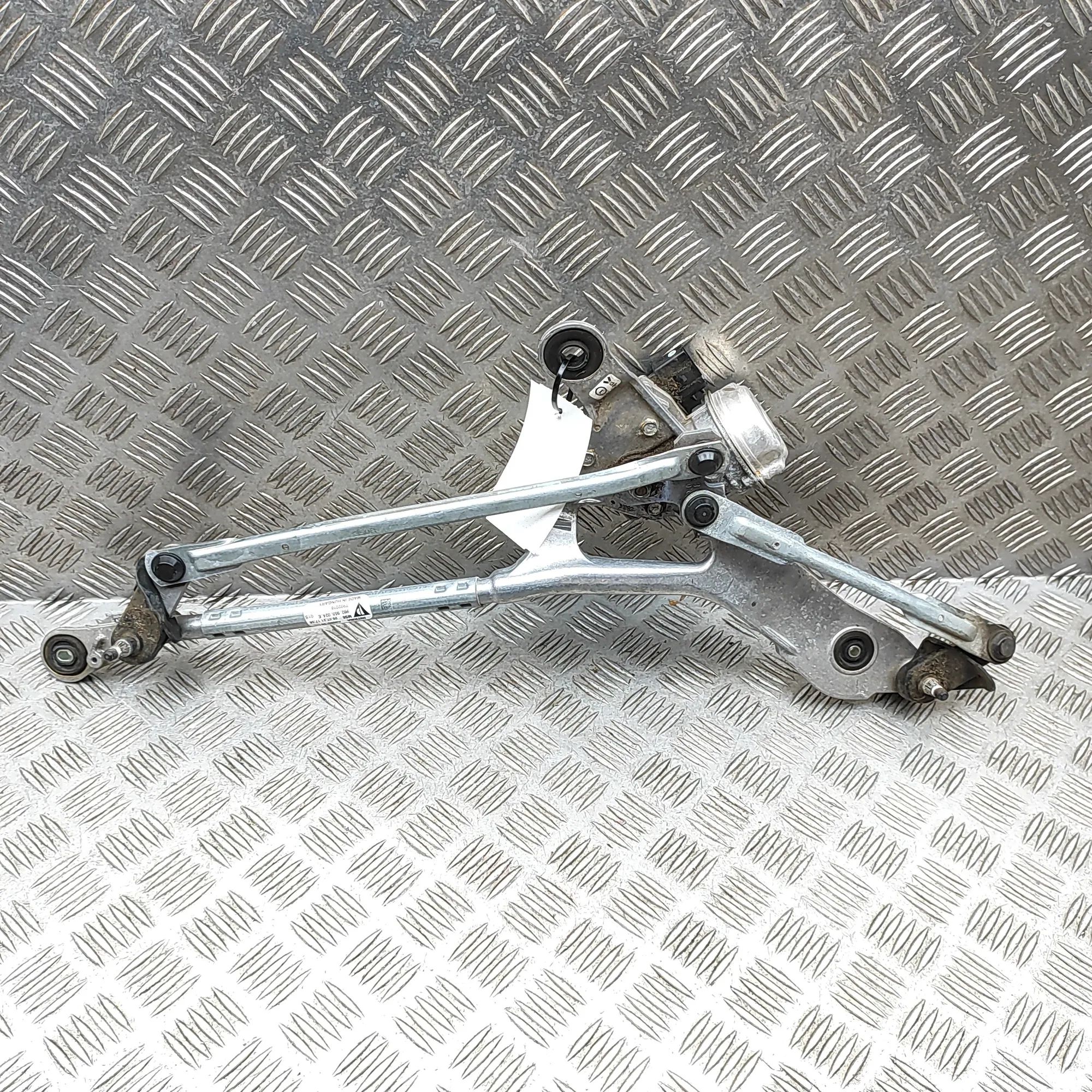 Porsche 911 (992) Front Windshield Wiper Mechanism Front Windshield Wiper Mechanism — PORSCHE 911 ...