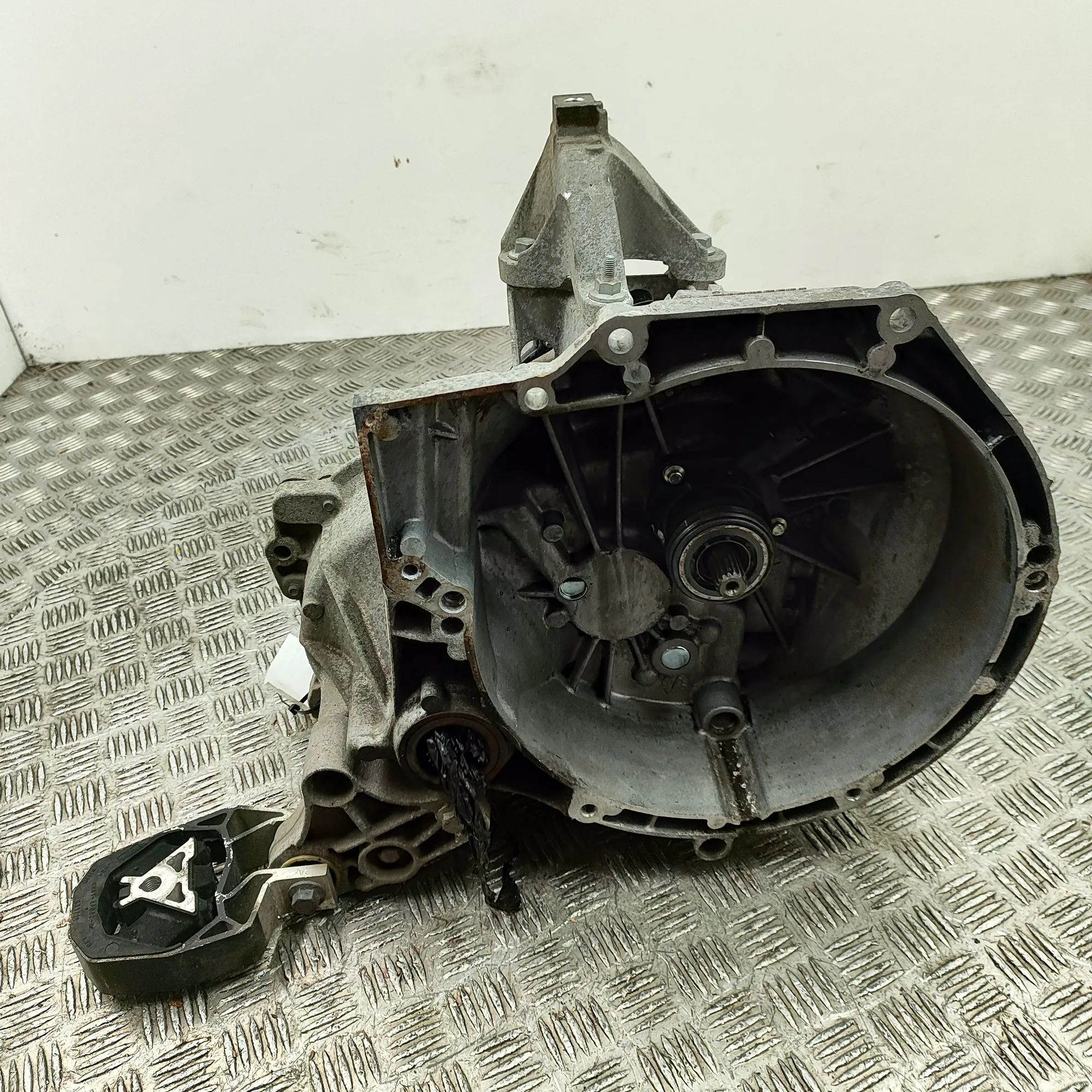 Ford Focus Gearbox Gearbox — FORD FOCUS (2010-2018) — CV6R-7002-BB...