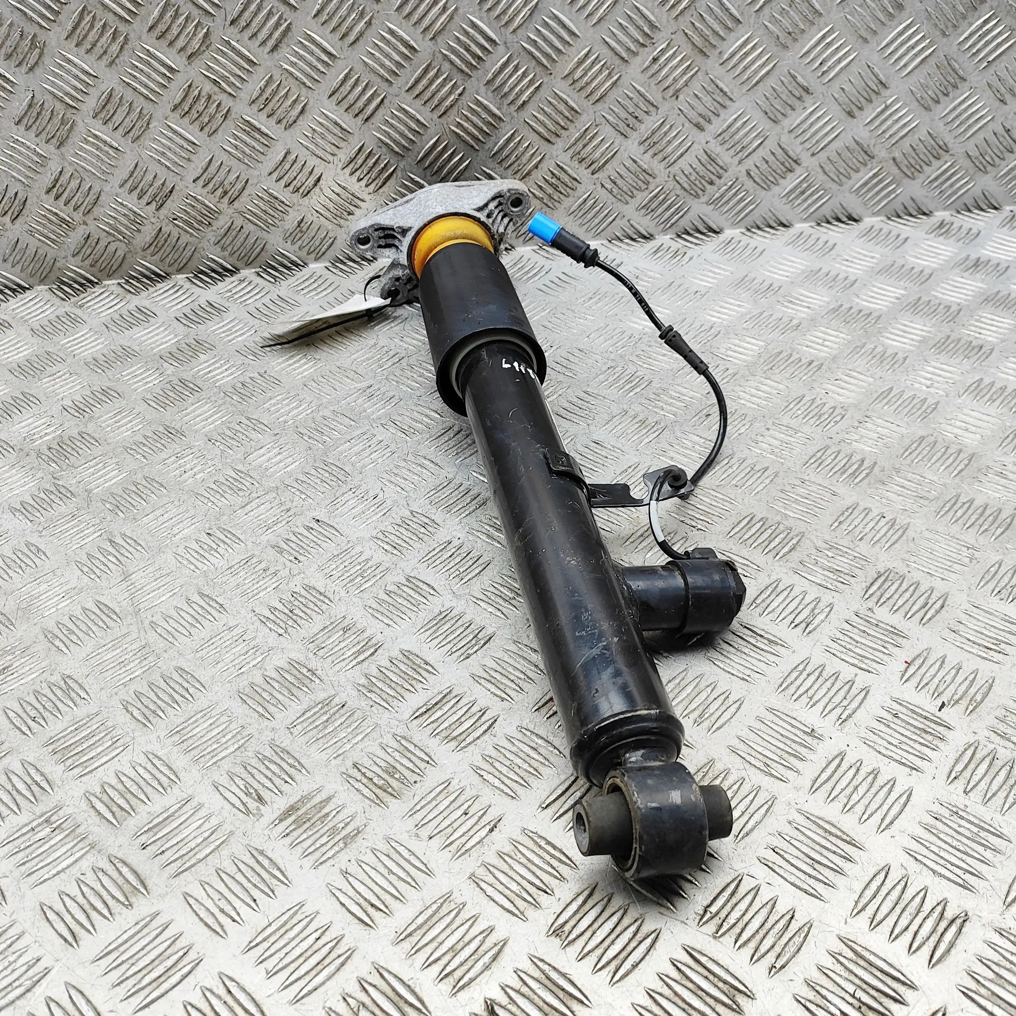 BMW 4 (G22 / G23 / G26)  Rear Left Shock Absorber Rear Left Shock Absorber — BMW 4 / i4 (G22, G23...
