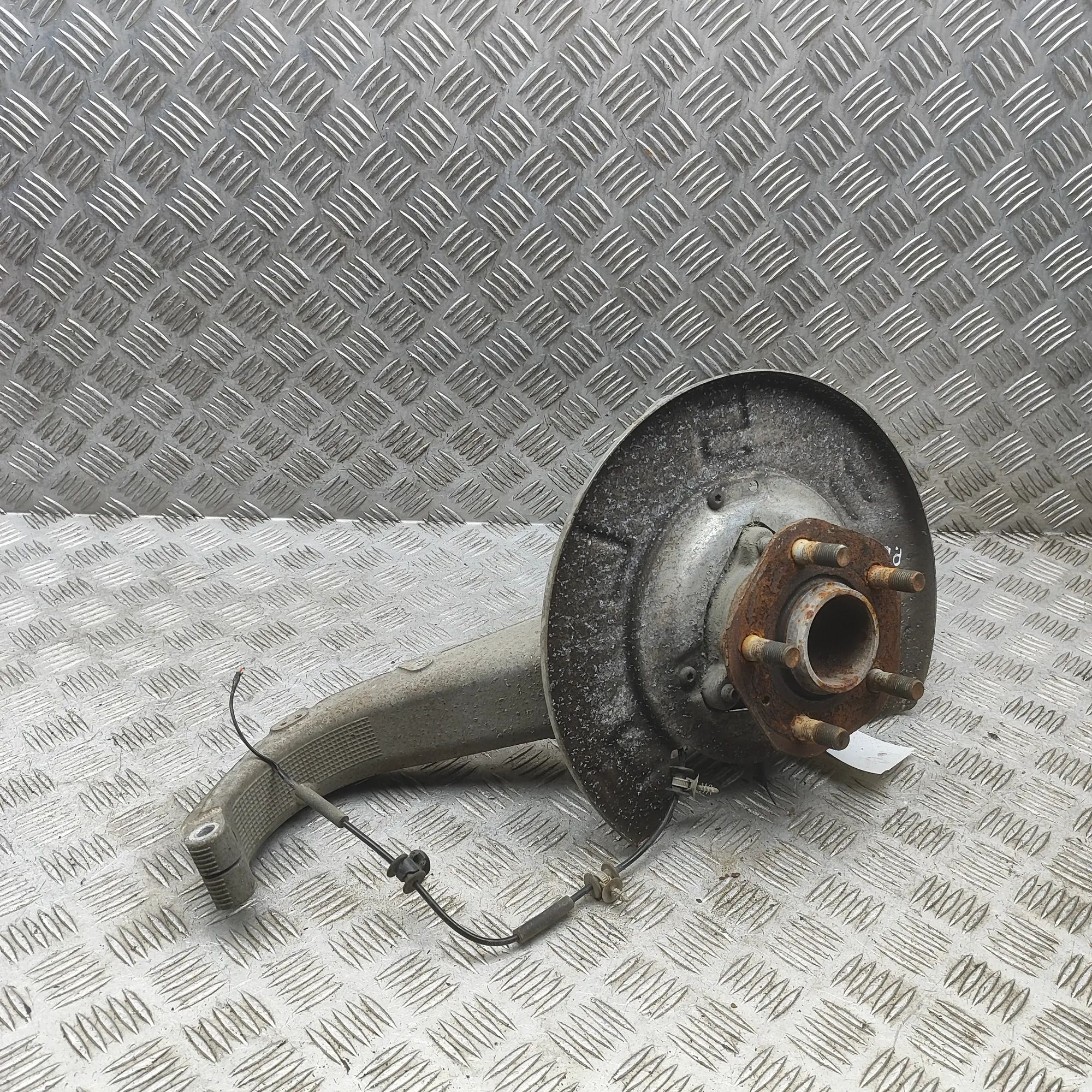 Tesla Model 3 Front Right Wheel Hub Front Right Wheel Hub — TESLA MODEL 3 (2017-PRE...