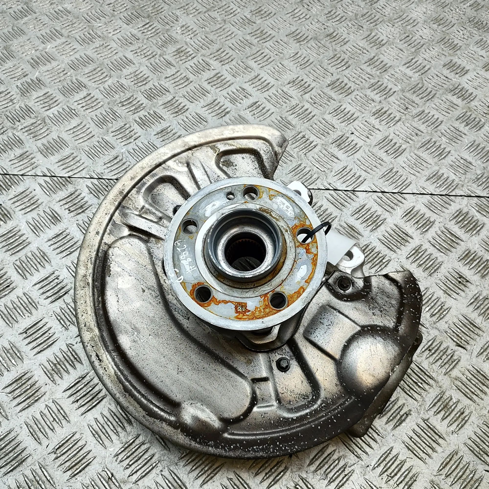 Mercedes-Benz GLE (W167) Rear Right Wheel Hub Rear Right Wheel Hub — MERCEDES BENZ GLE (W167)...