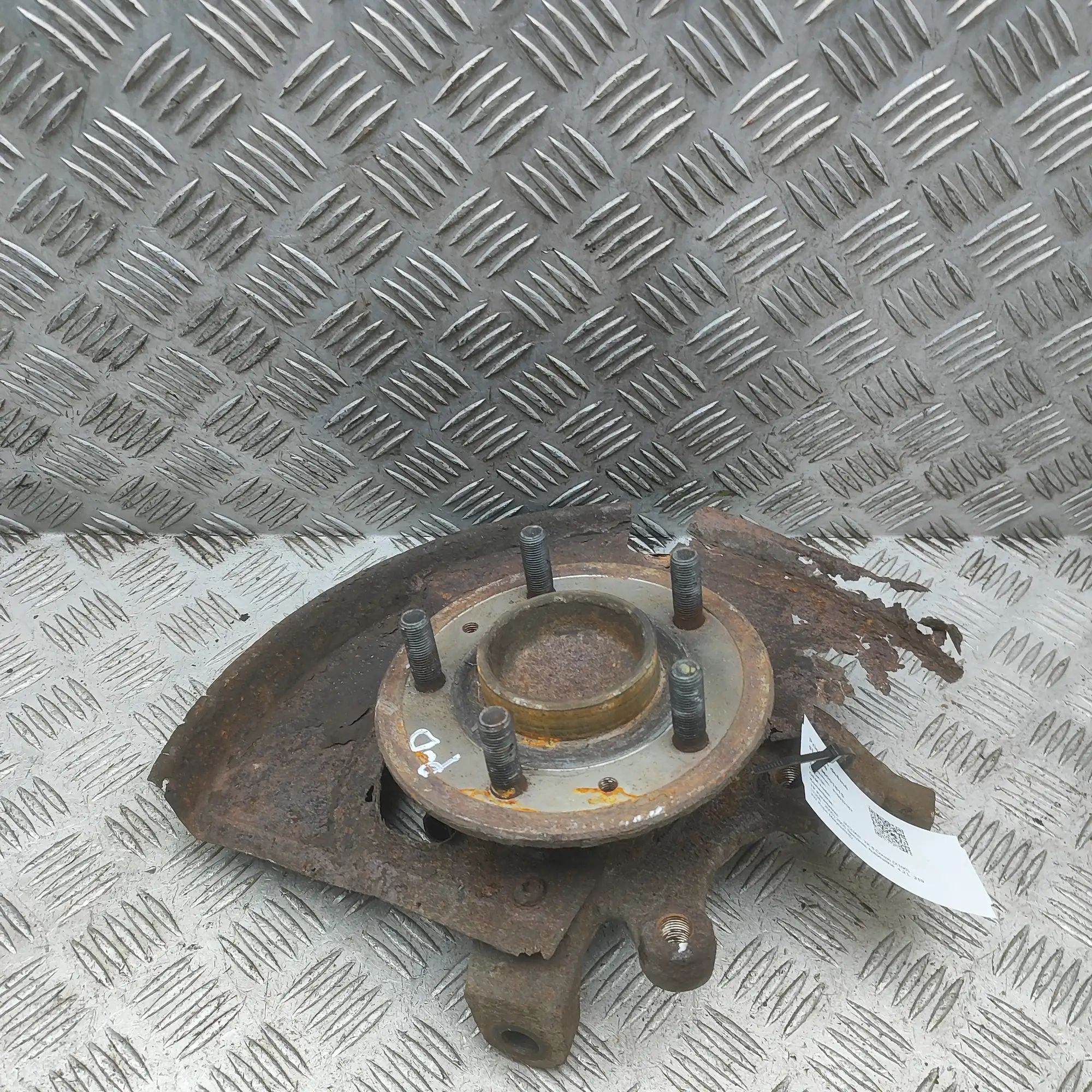 Jaguar XK Front Right Wheel Hub Front Right Wheel Hub — JAGUAR XK (8 Coupe X100...