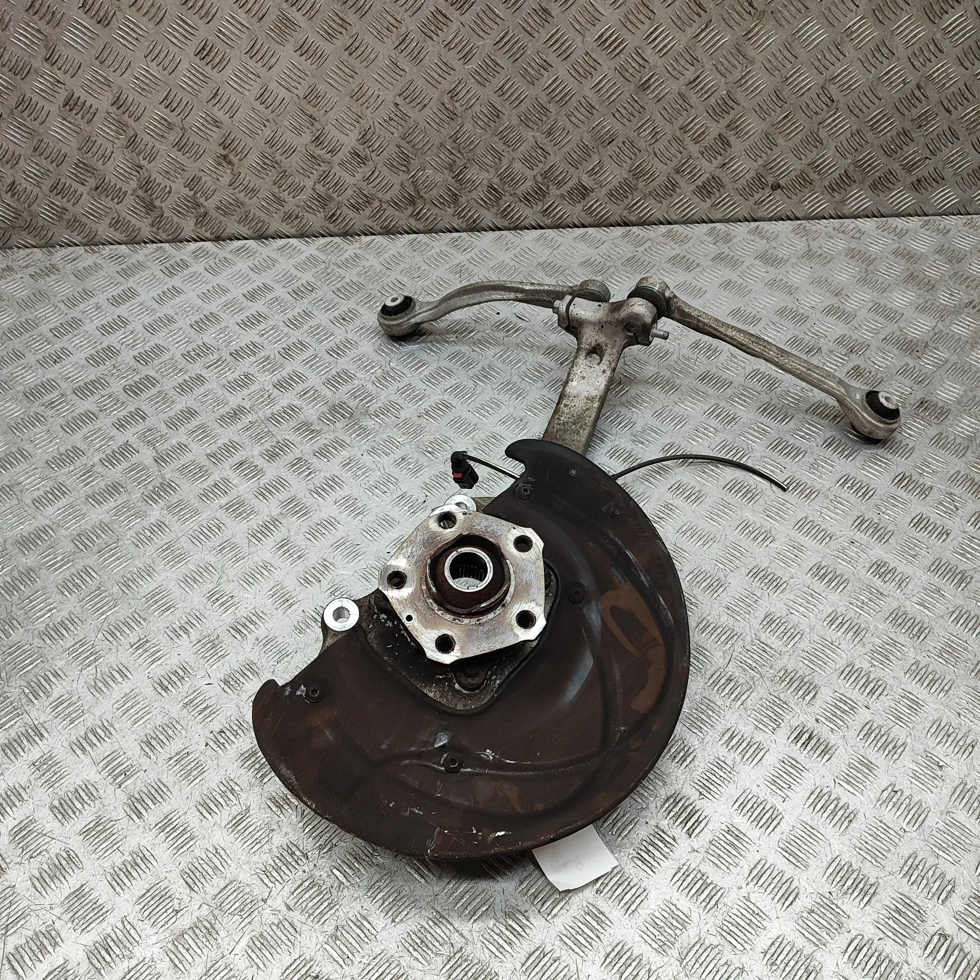 Audi Q7 (4M) Front Right Wheel Hub Front Right Wheel Hub — AUDI Q7 (4M) (2015-PRES...
