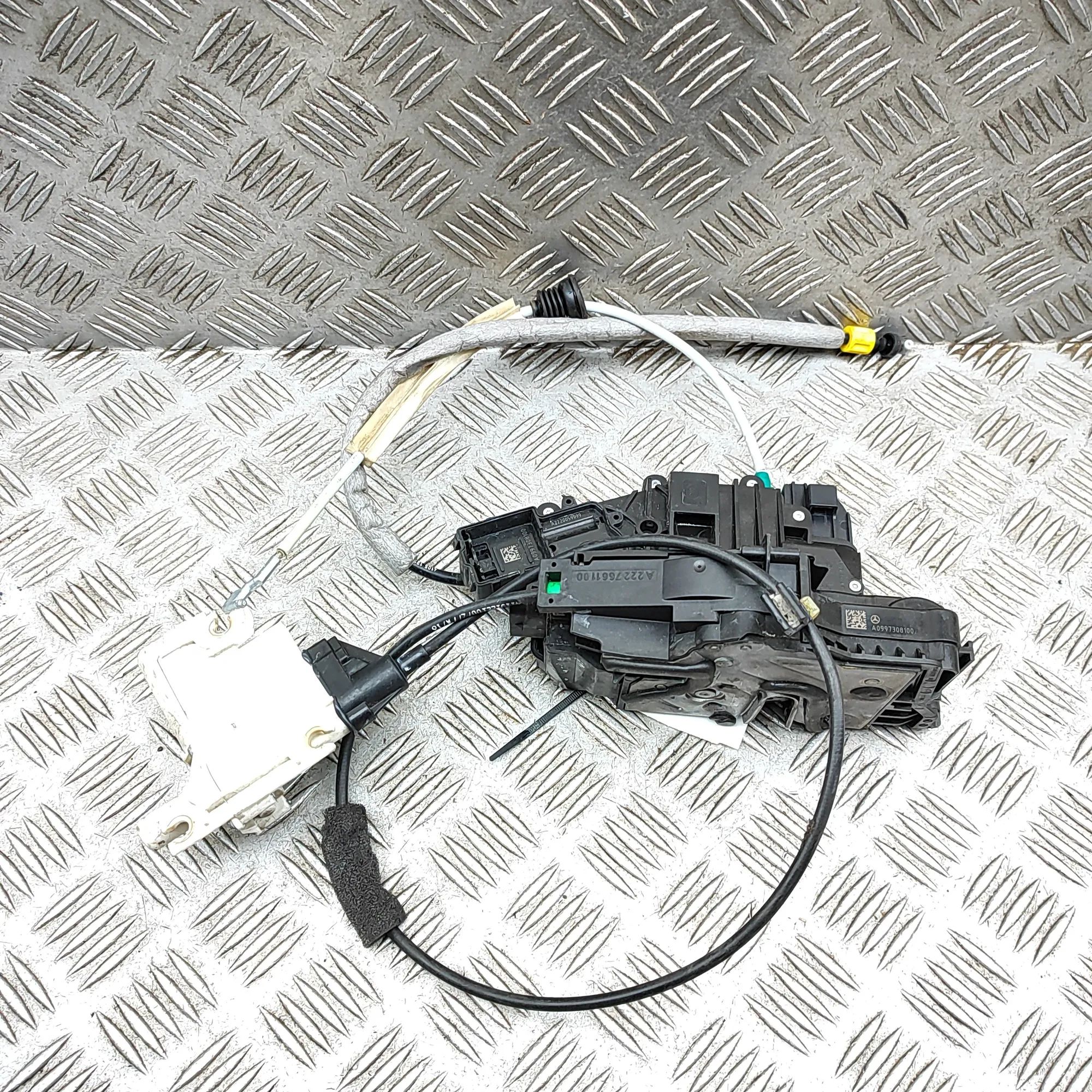 Mercedes-Benz A (W176) Door lock — rear left Door lock — rear left — MERCEDES BENZ S-CLASS (...