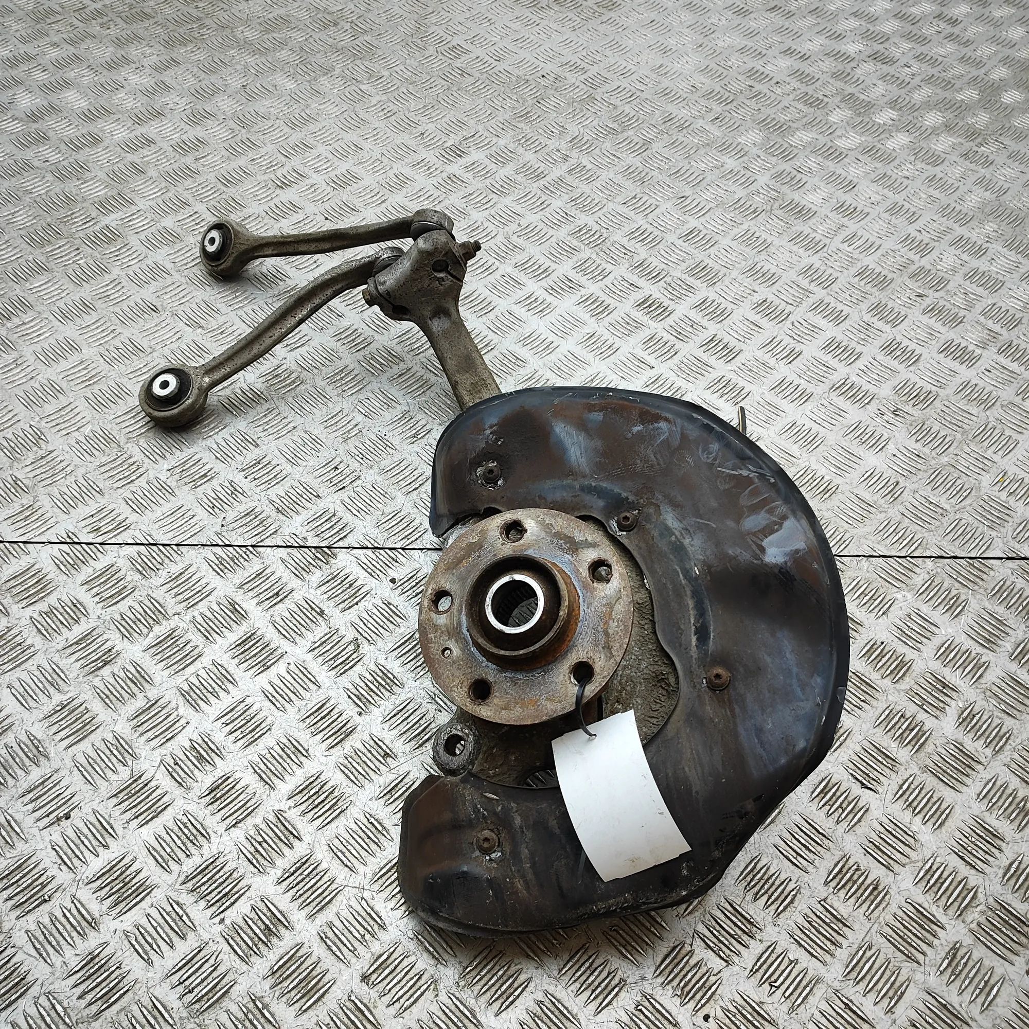 Audi Q5 (8R) Front Right Wheel Hub Front Right Wheel Hub — AUDI Q5 (8R) (2008-2016...
