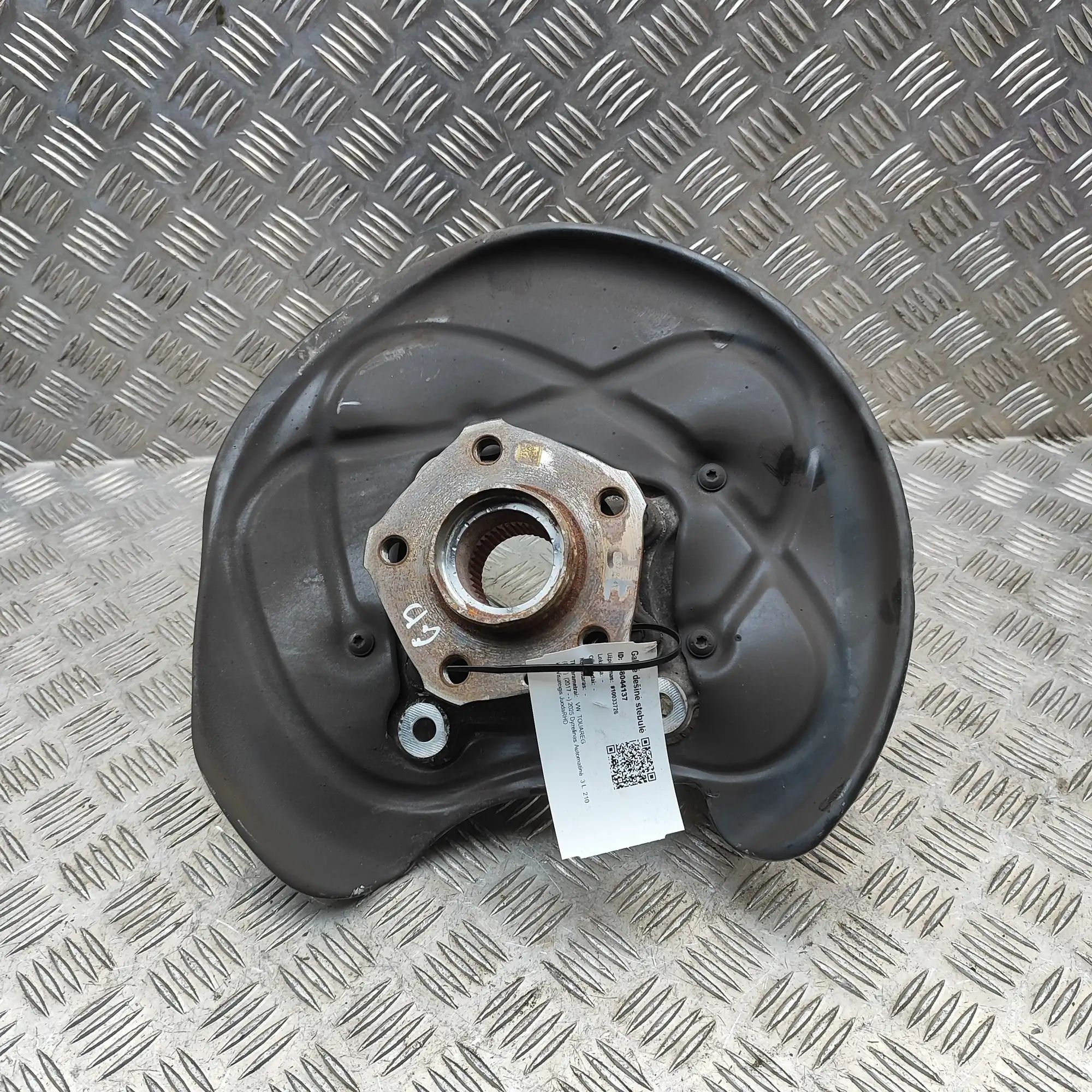 Volkswagen Touareg Rear Right Wheel Hub Rear Right Wheel Hub — VW TOUAREG (CR7) (2017-P...
