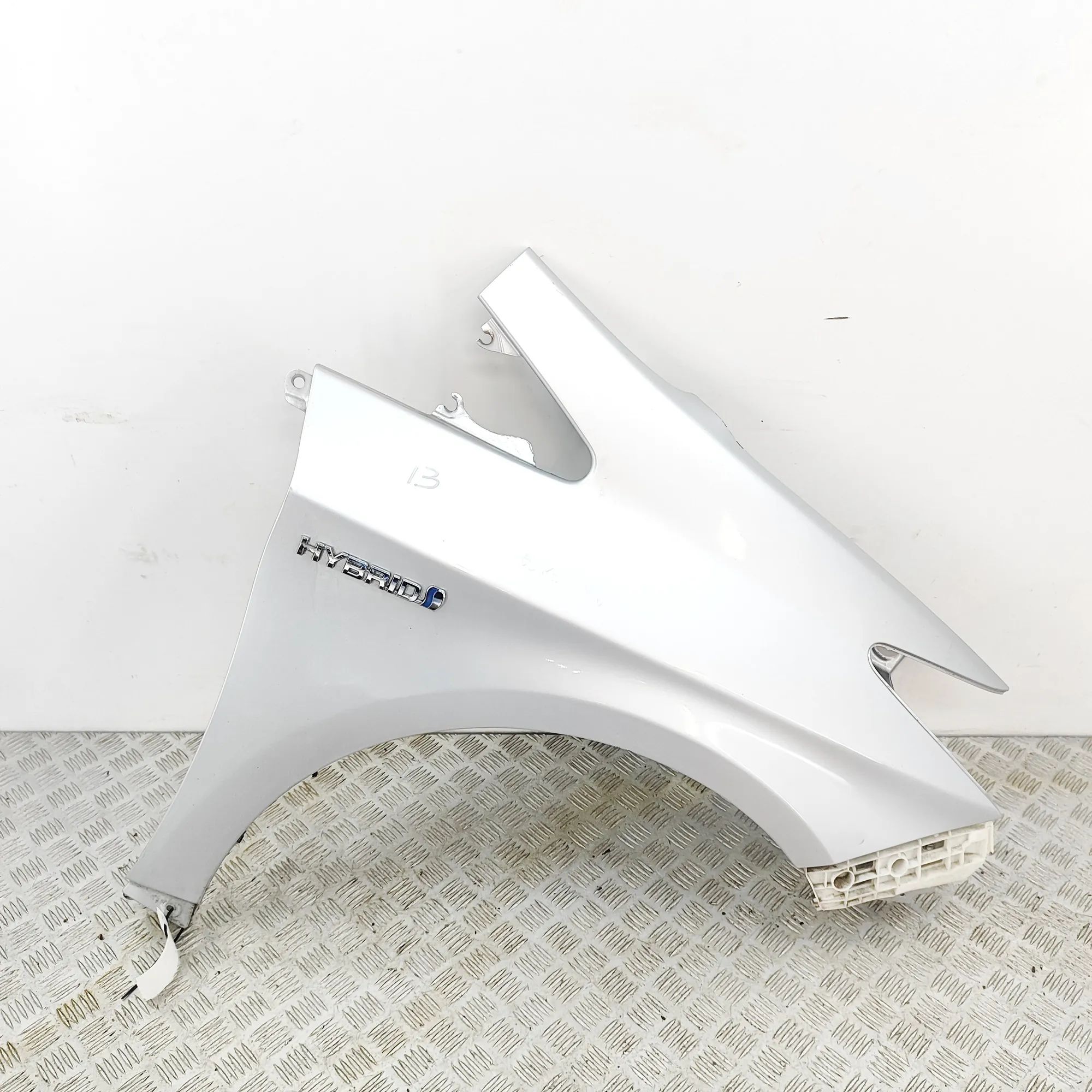 Toyota Prius+ Front Right Fender Front Right Fender — TOYOTA PRIUS (XW30) (2009-...