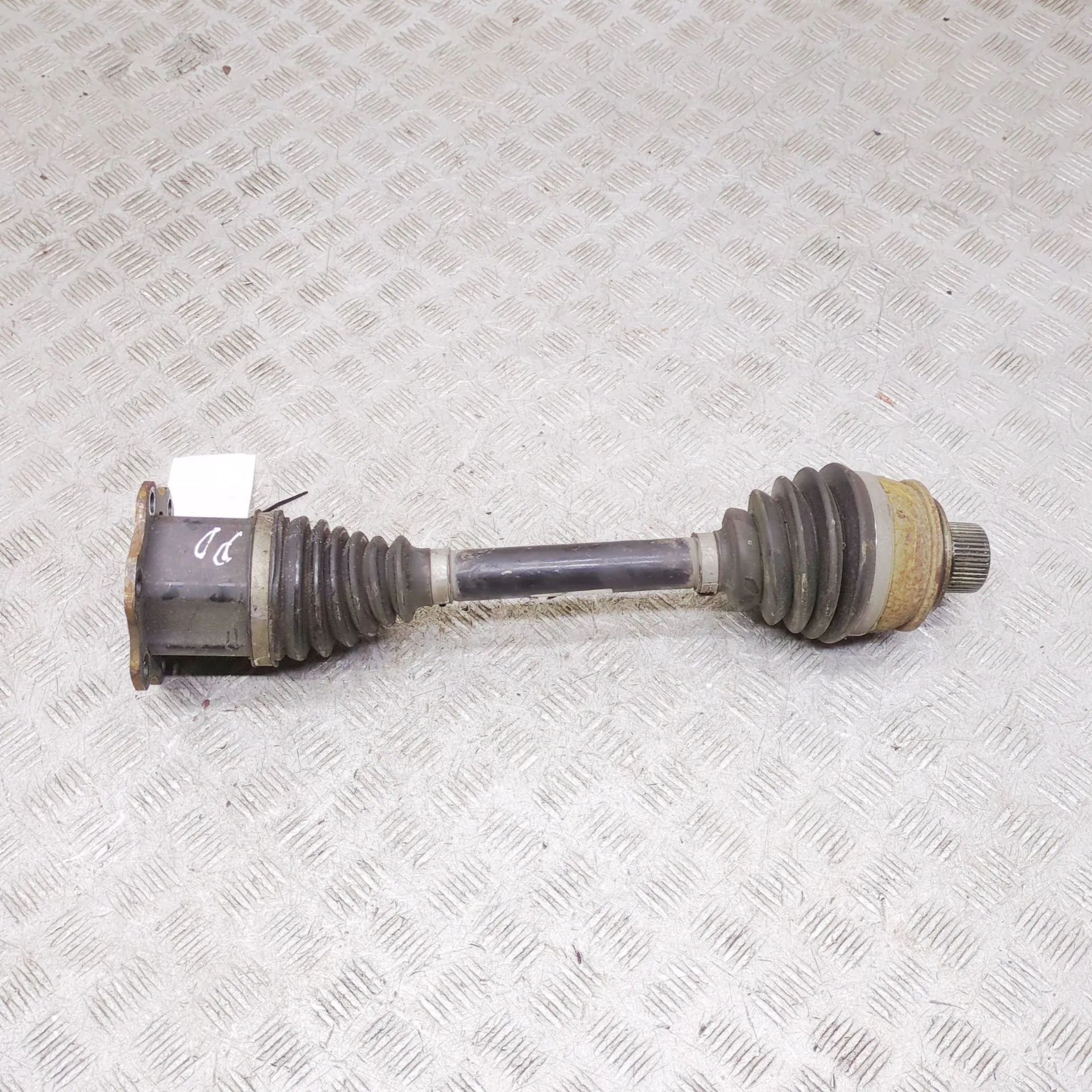 Audi Q5 (FY) Front Right Driveshaft Front Right Driveshaft — AUDI Q5 (FYB, FYG, FYT...
