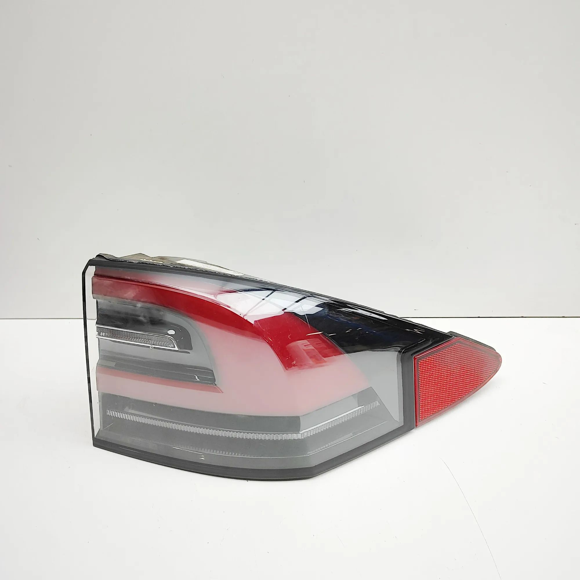 Tesla Model X Rear Right Tail Light Rear Right Tail Light — TESLA MODEL X (5YJX) (2...