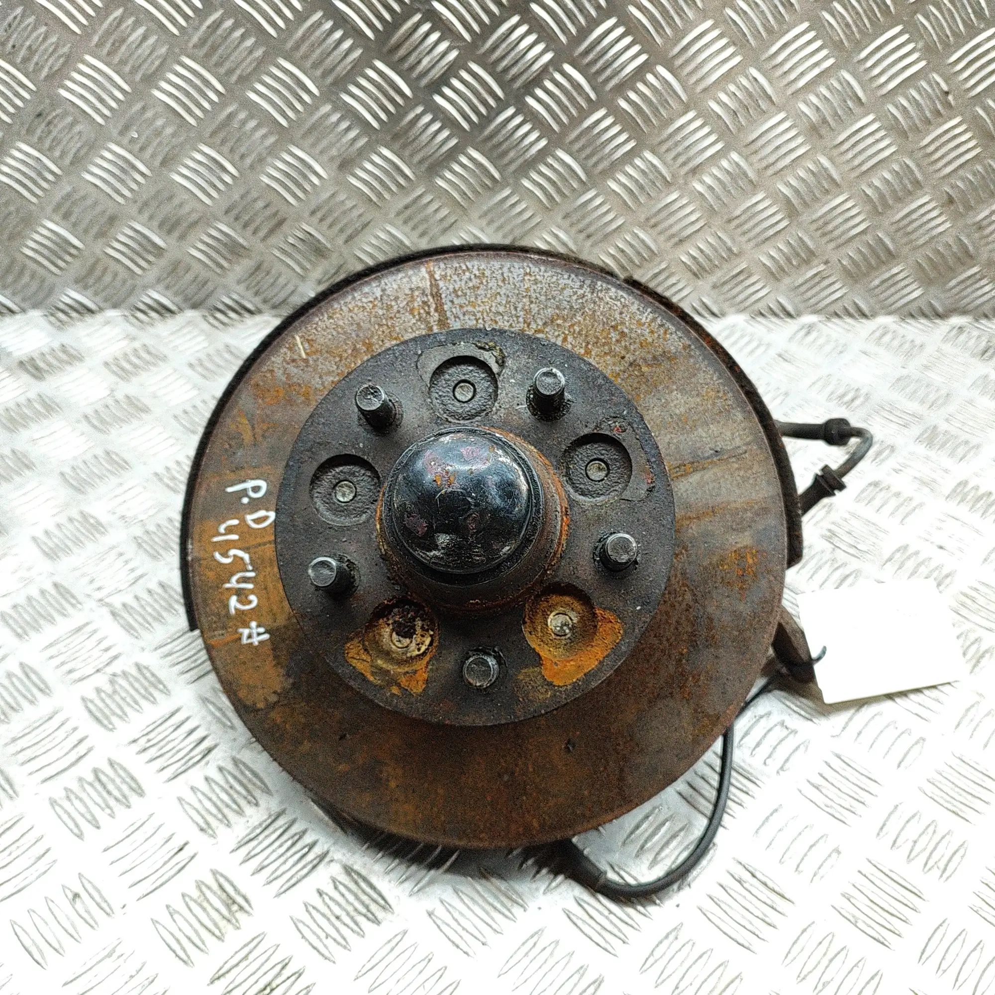 Front Right Wheel Hub Brand/Model: ASTON MARTIN DB7
Year: 1995
Engine...
