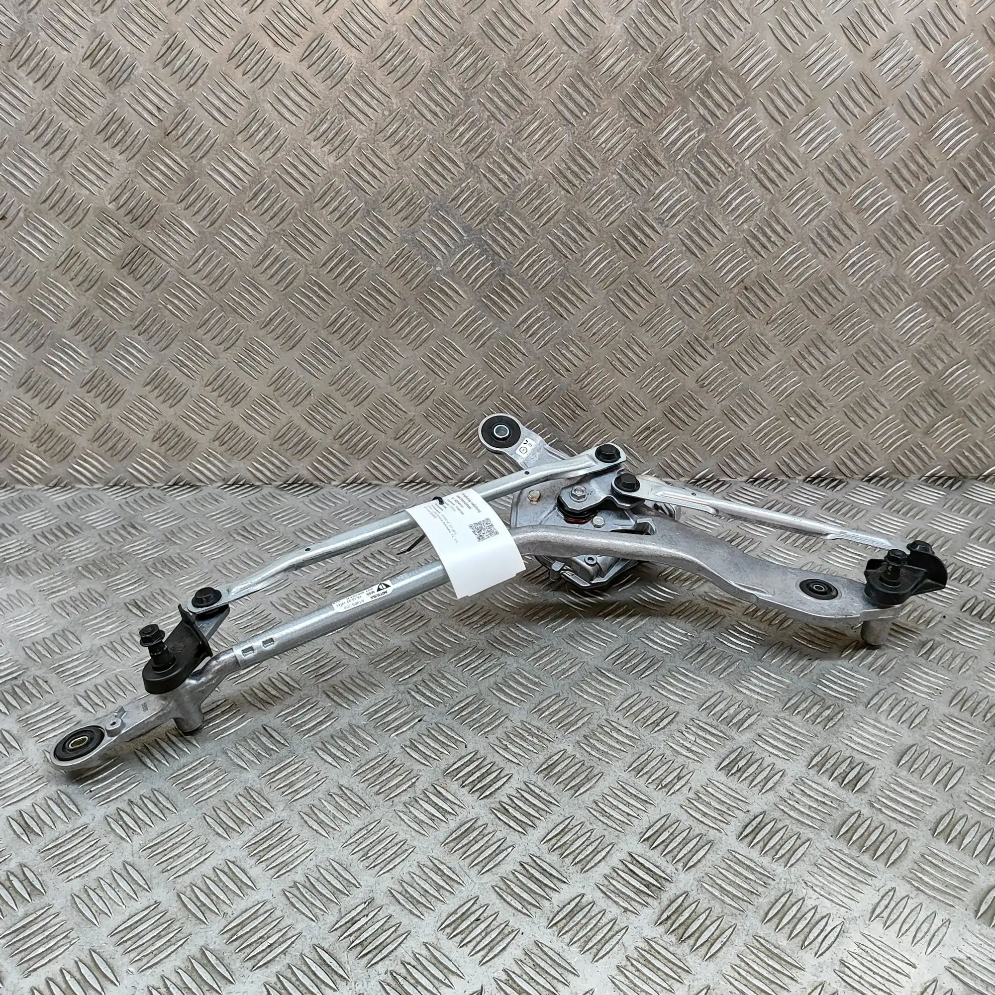 Porsche 911 (992) Front Windshield Wiper Mechanism Front Windshield Wiper Mechanism — PORSCHE 911 ...