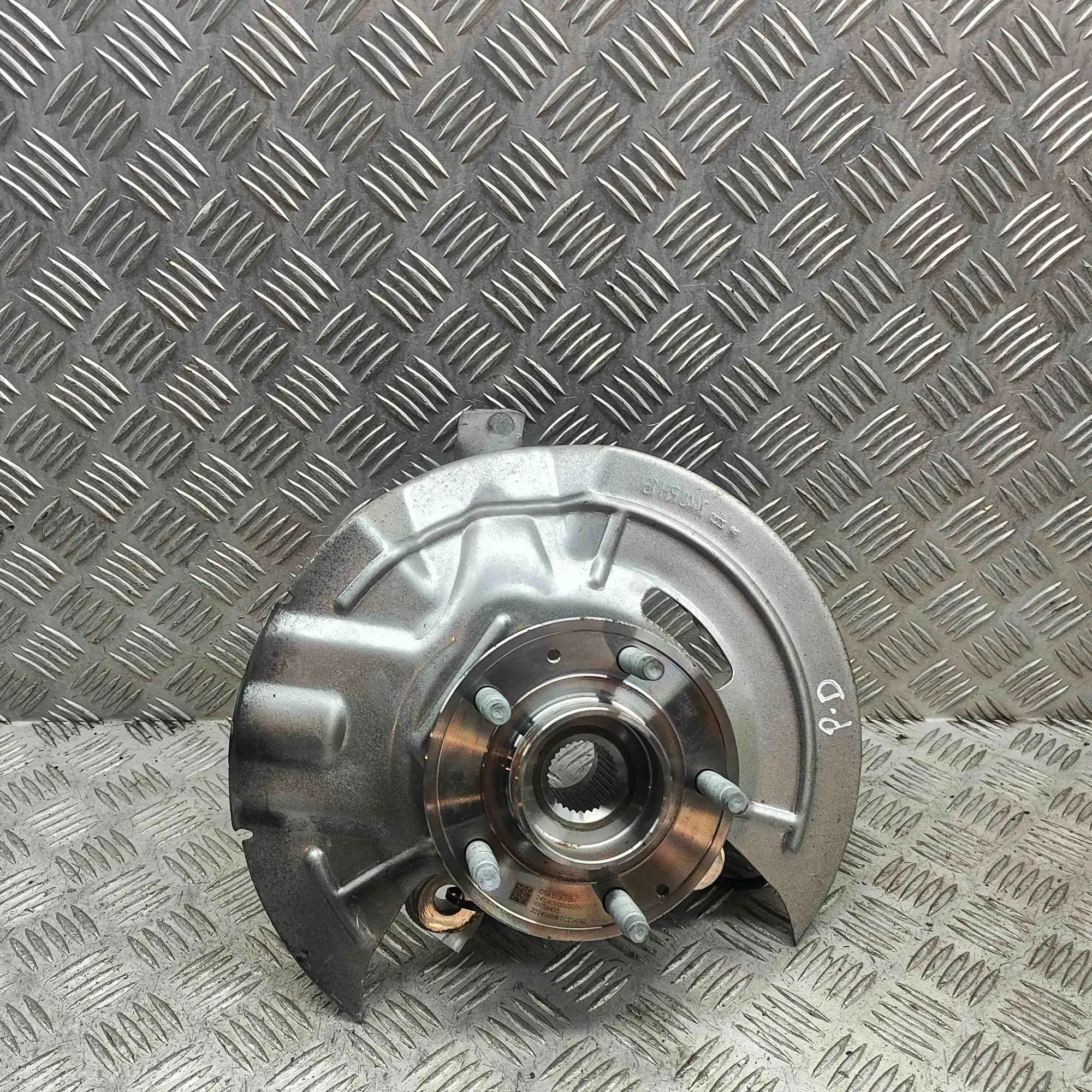 Chevrolet Malibu Front Right Wheel Hub Front Right Wheel Hub — CHEVROLET MALIBU (2015-...