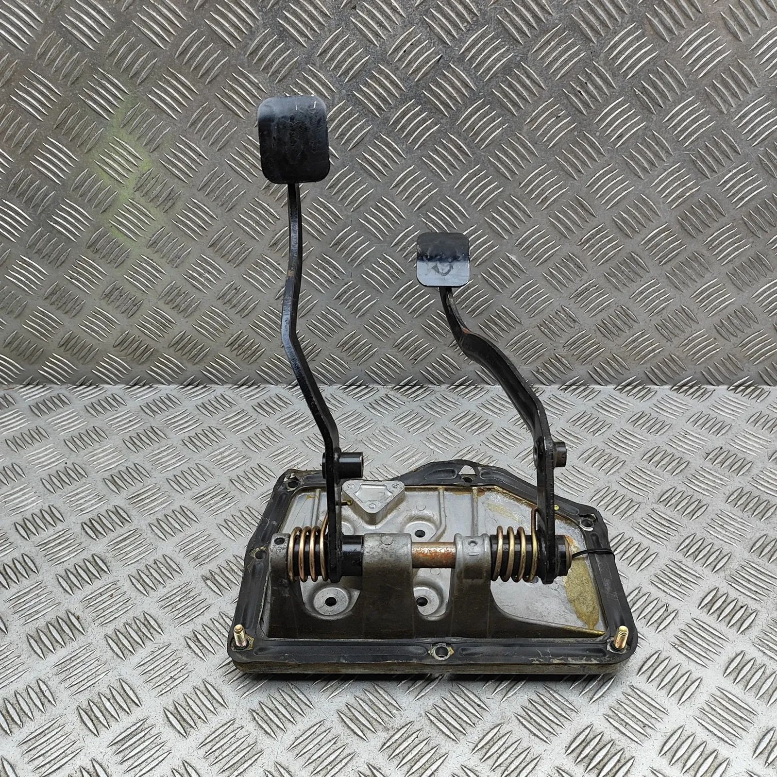 Maserati Biturbo (2, 4, Spyder, Karif) Piduripedaal Brake Pedal — MASERATI 425 (1987-1994) — 328453...
