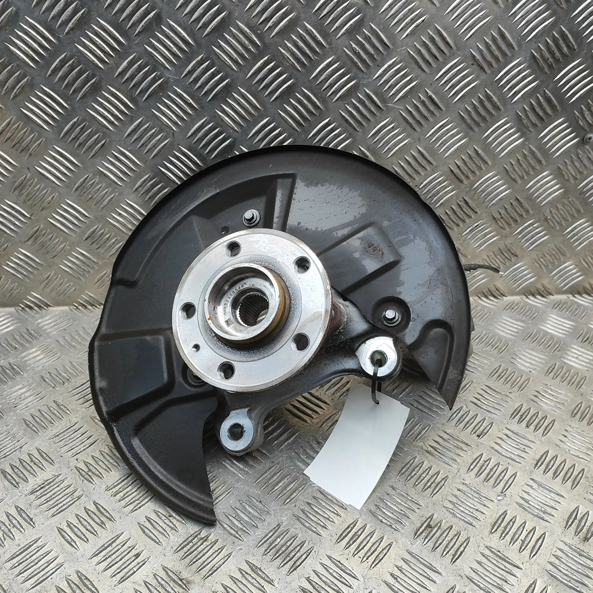 Volvo XC40 / EX40 Front Right Wheel Hub Front Right Wheel Hub — VOLVO XC40 (2018-2024) ...