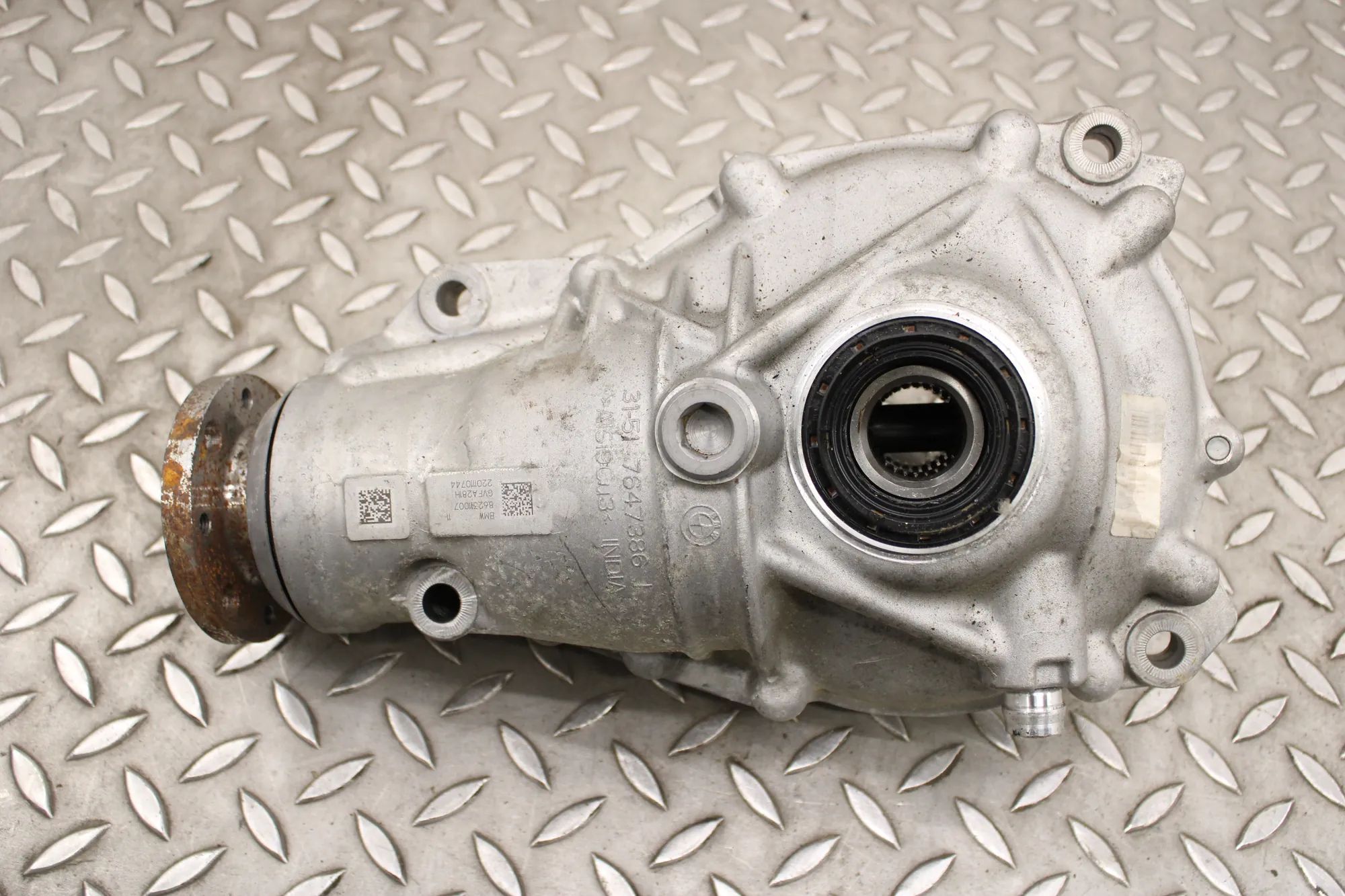 BMW X3 (F25) front differential Front differential — BMW X3 (G01) (2017-PRESENT...
