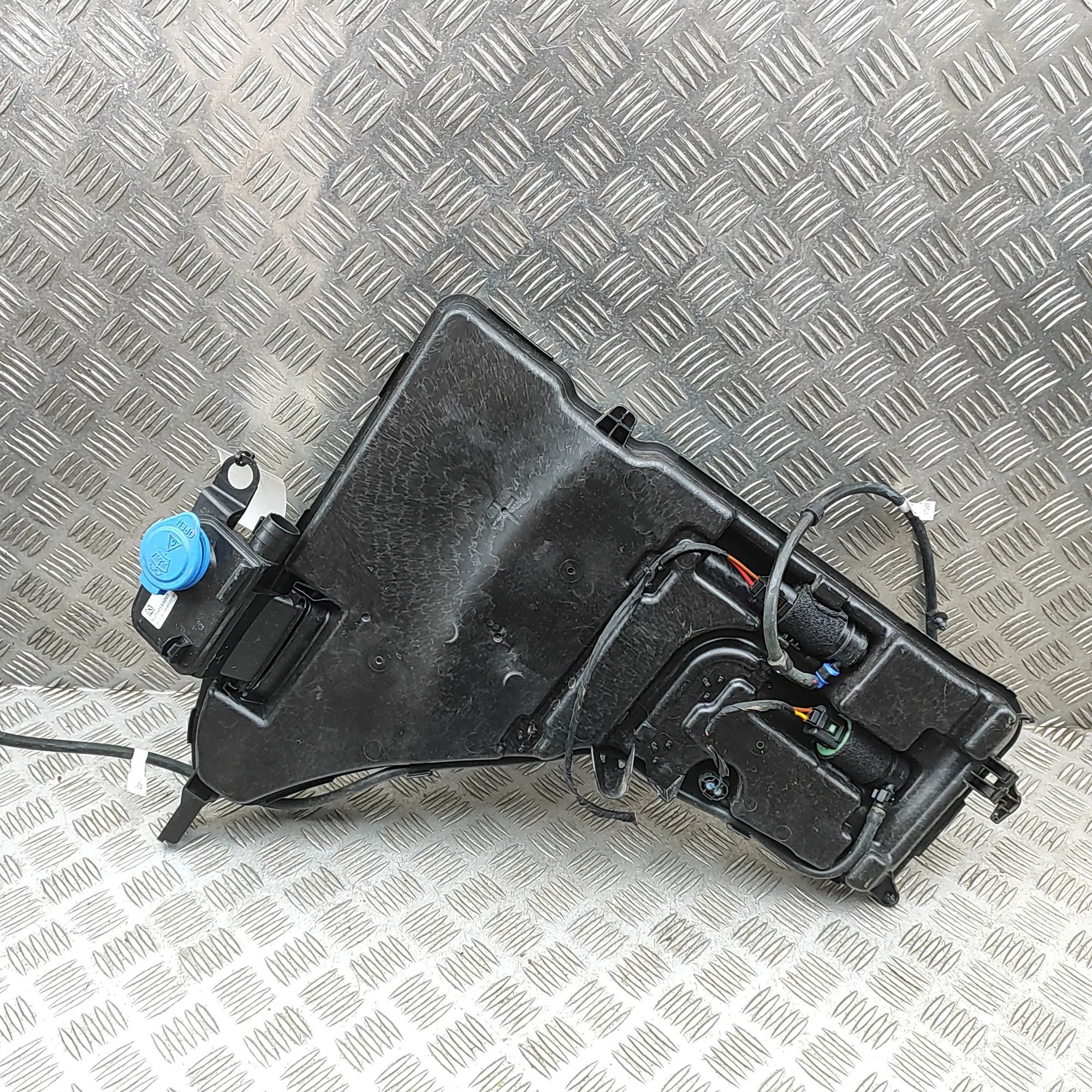 BMW 5 (G30 / G31) Window Washer Tank Window Washer Tank — BMW 5 SERIES (G60) (2023-P...