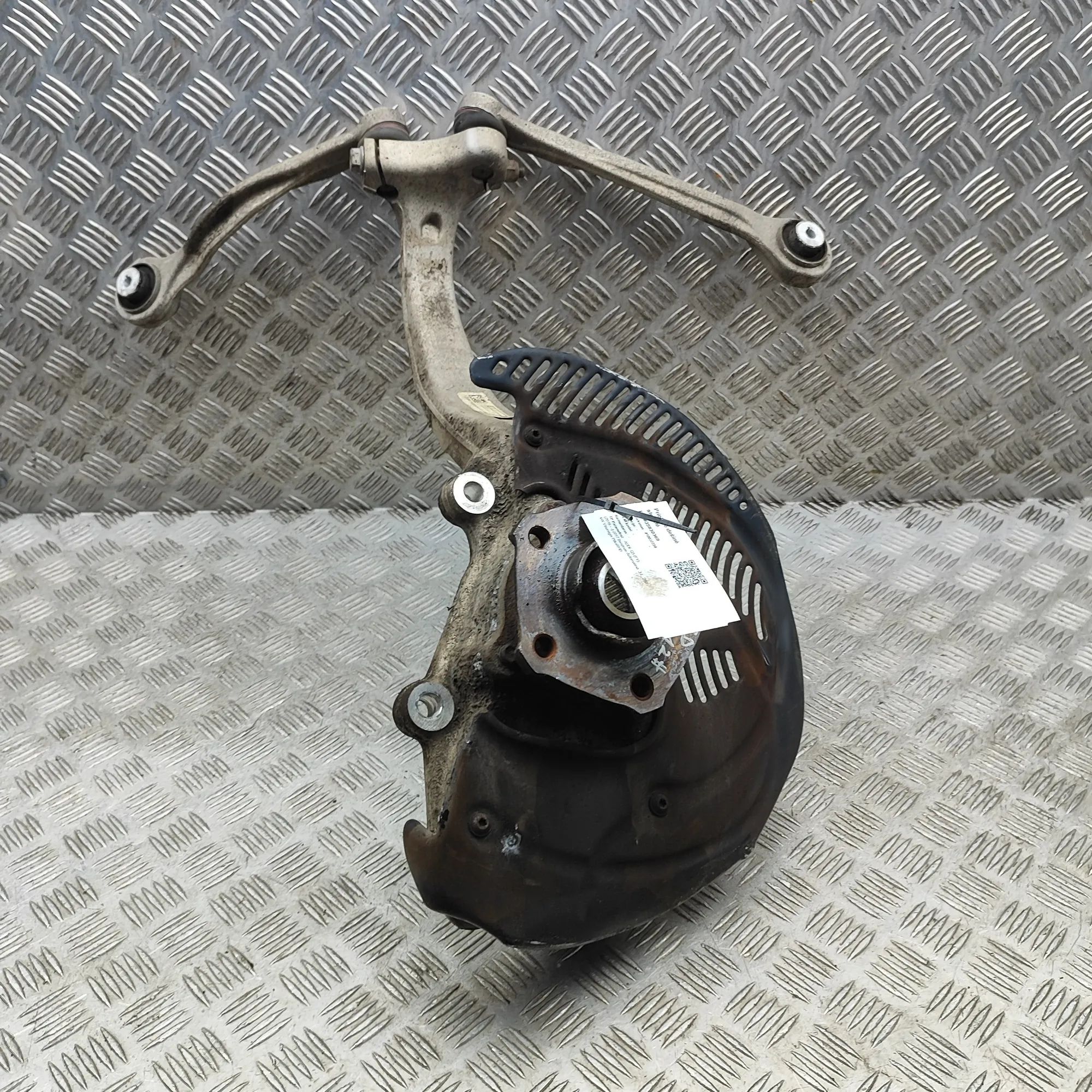 Audi Q5 (8R) Front Right Wheel Hub Front Right Wheel Hub — AUDI Q5 (FYB, FYG, FYT)...