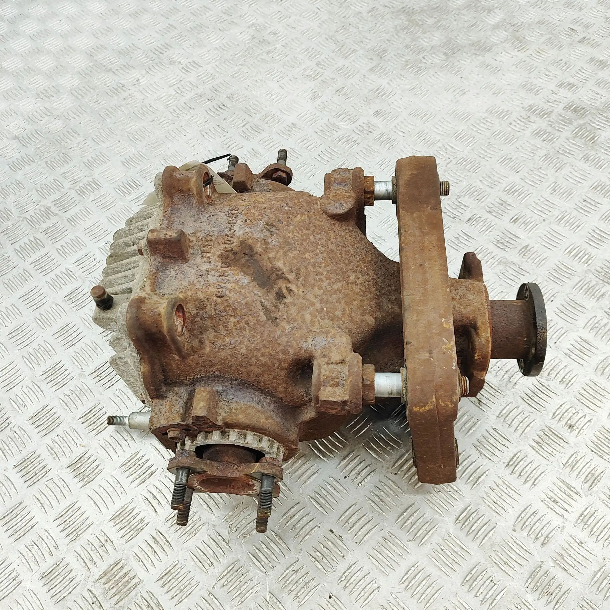 Jaguar XK rear differential Rear differential — JAGUAR XK (8 Coupe X100) (1...