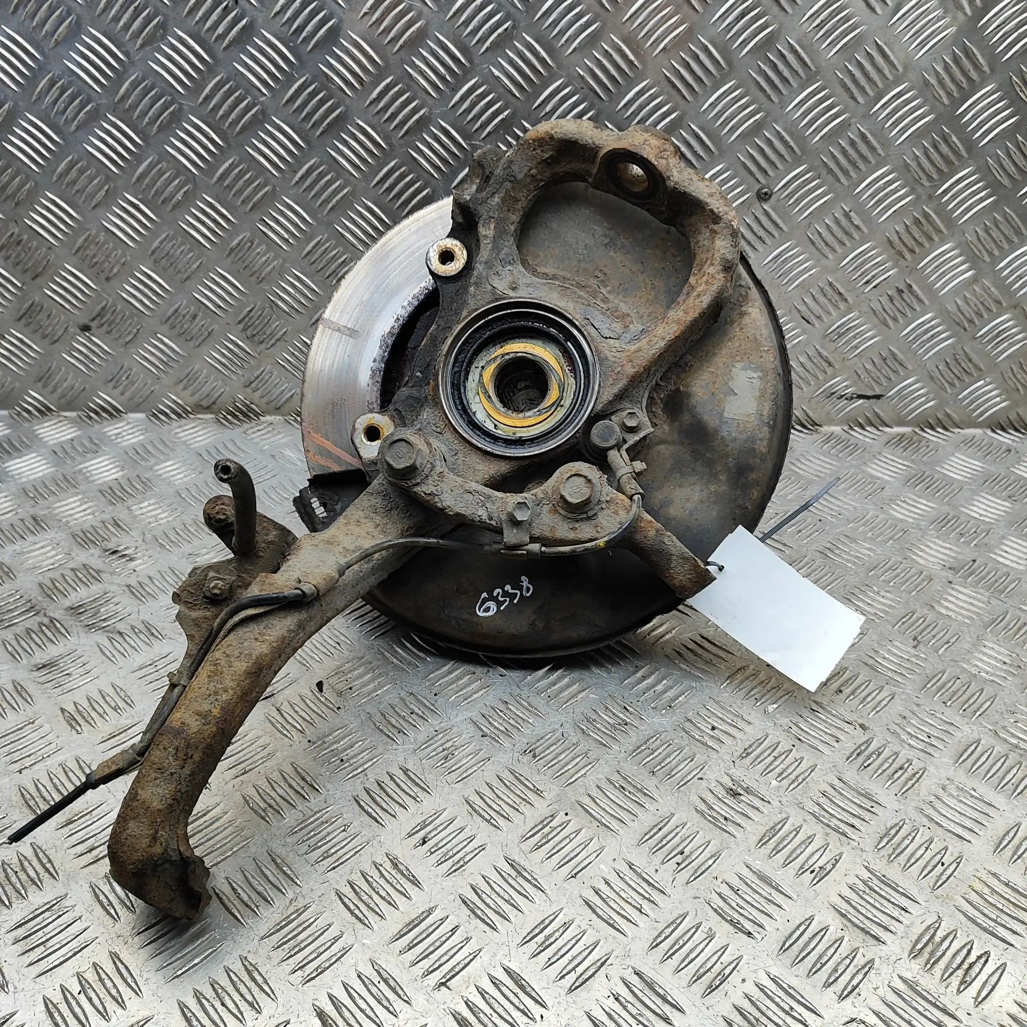 Toyota Land Cruiser 100 Front Left Wheel Hub Front Left Wheel Hub — TOYOTA LAND CRUISER 100 ...