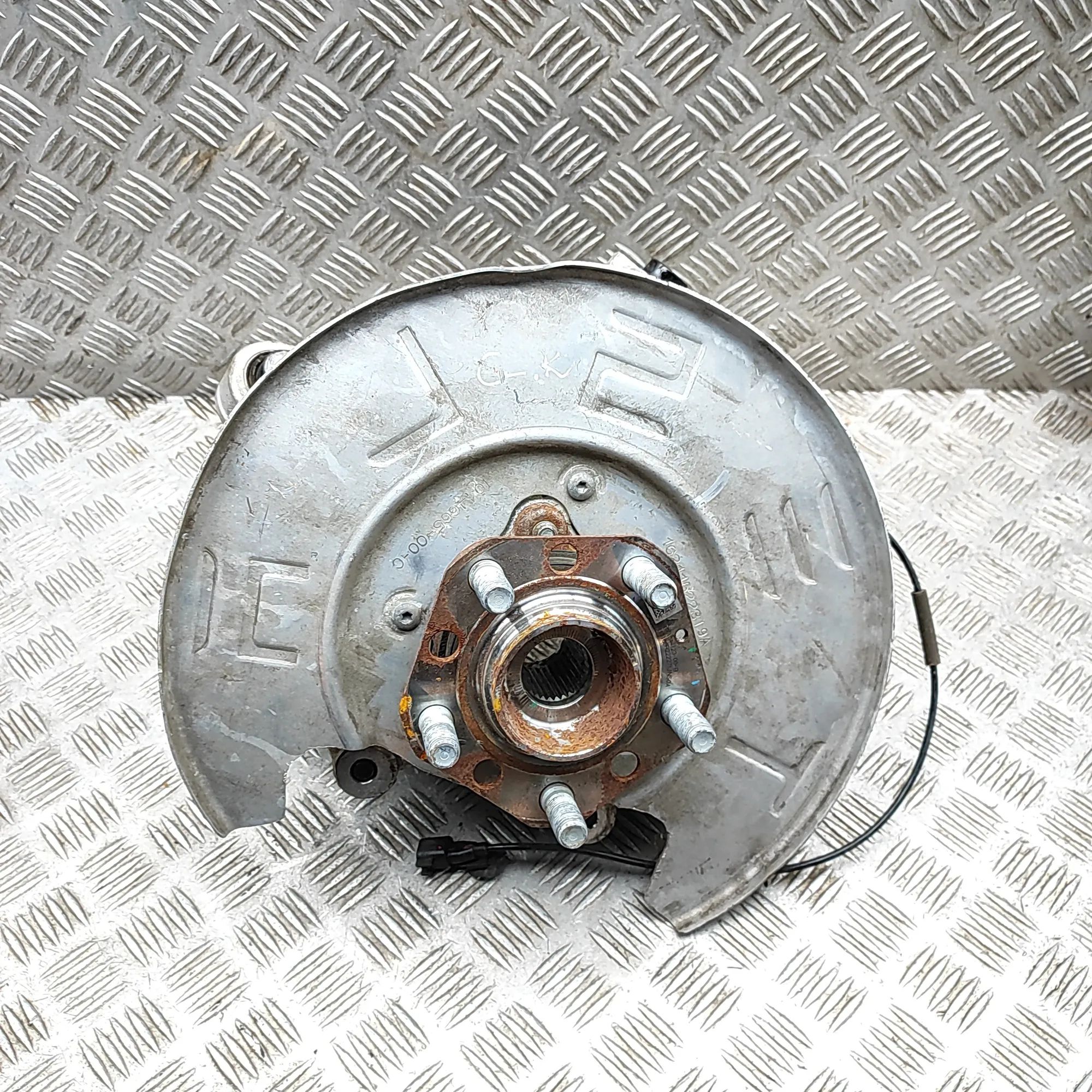 Tesla Model Y Rear Left Wheel Hub Spindle Rear Left Wheel Hub Spindle — TESLA MODEL Y (5Y...