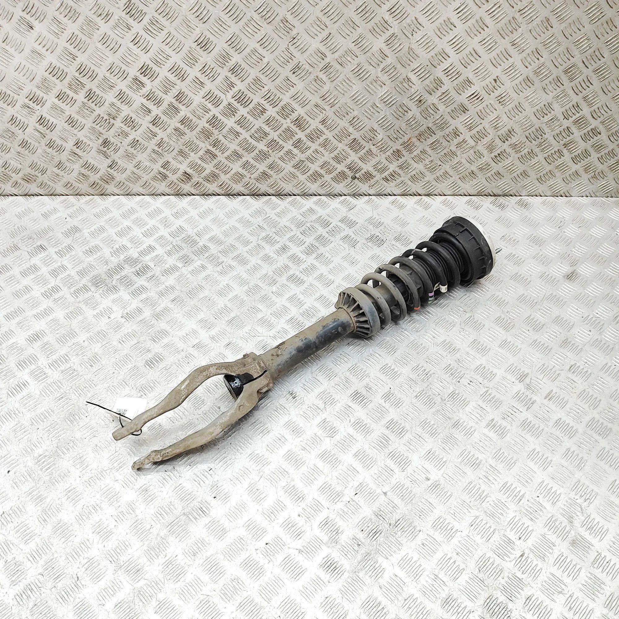 Land Rover Range Rover Velar Shock absorber — front right Shock absorber — front right — LAND ROVER RANGE...