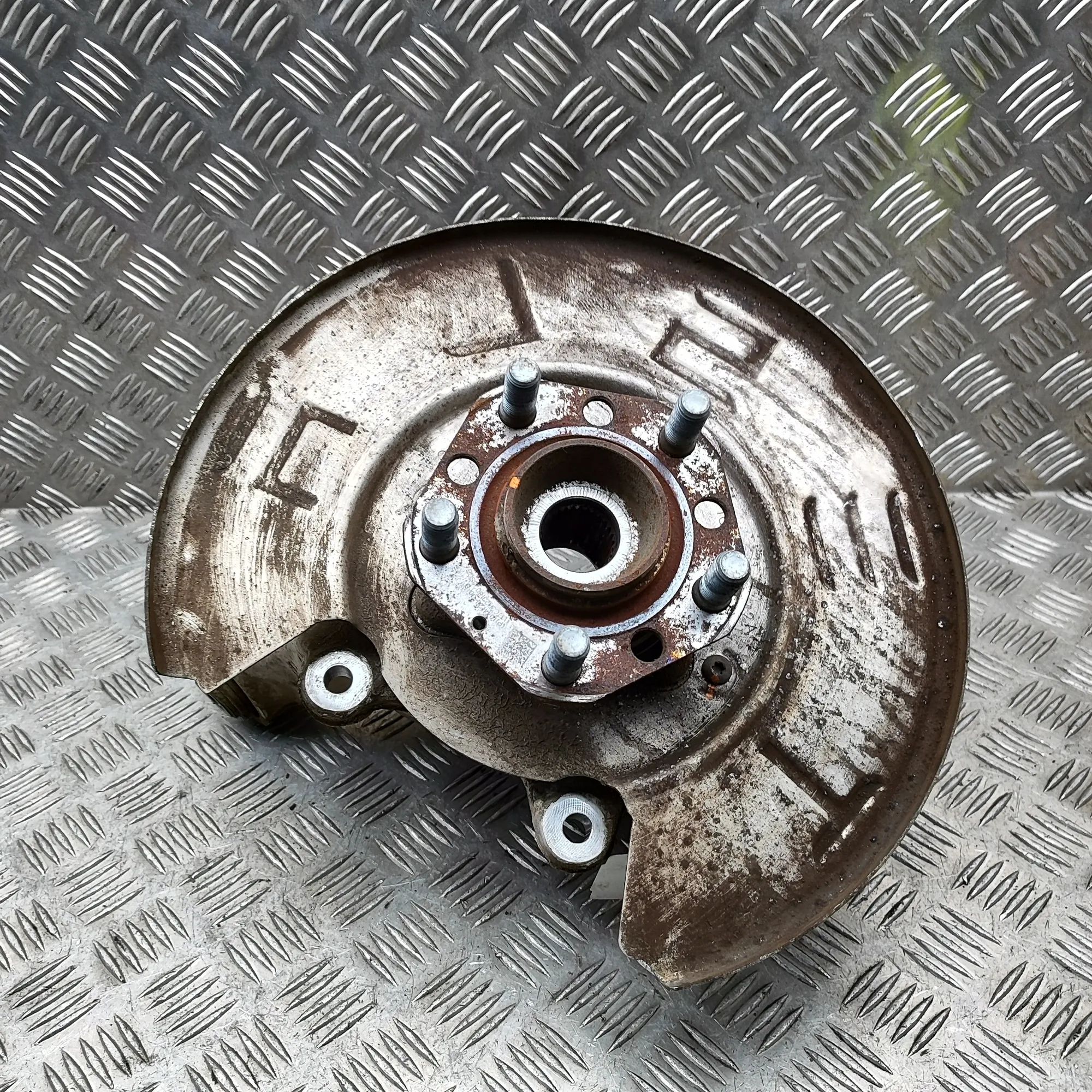 Tesla Model Y Rear Left Wheel Hub Spindle Rear Left Wheel Hub Spindle — TESLA MODEL Y (5Y...