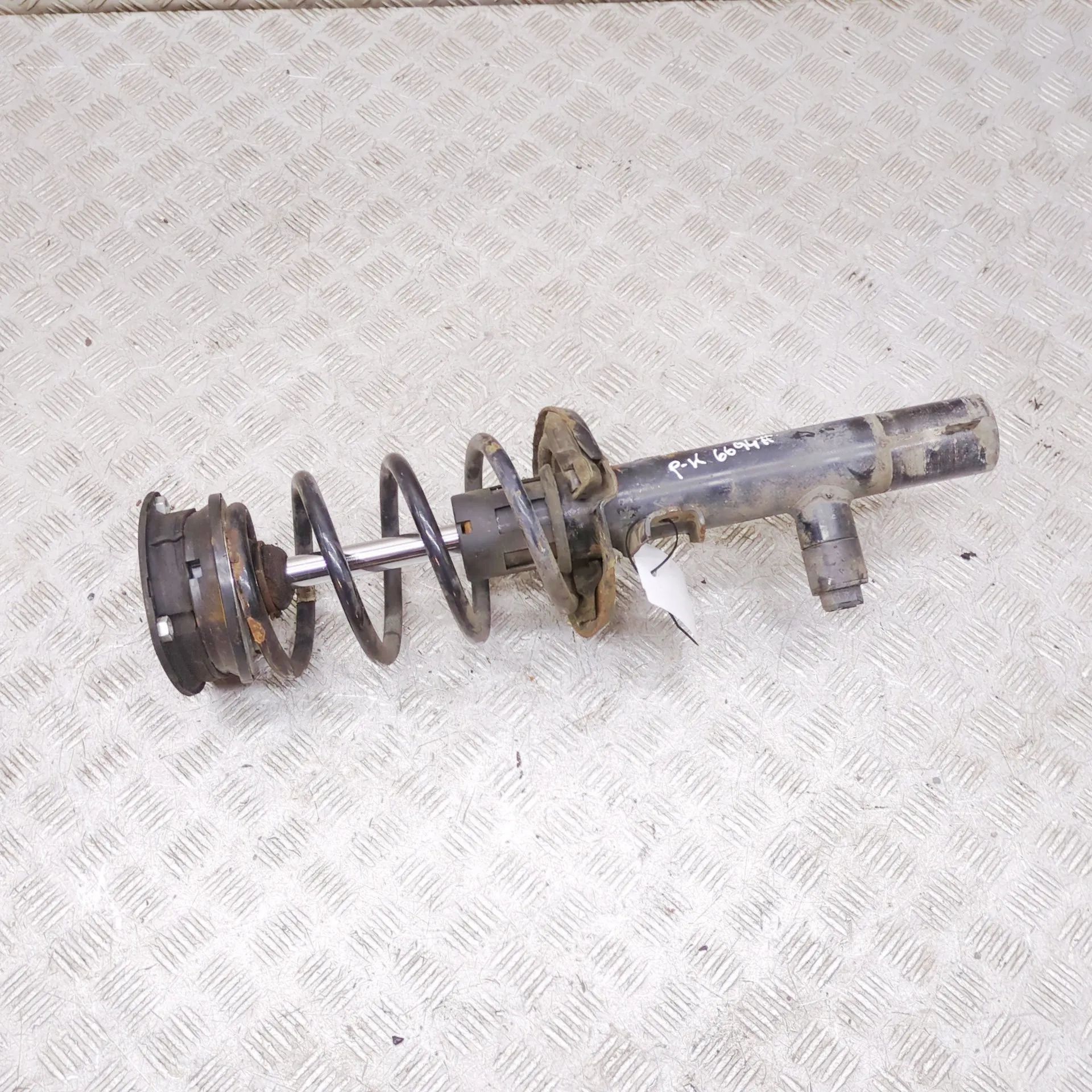 Volkswagen Golf 7 Shock absorber — front left Shock absorber — front left — VW GOLF (5G1, BA5...