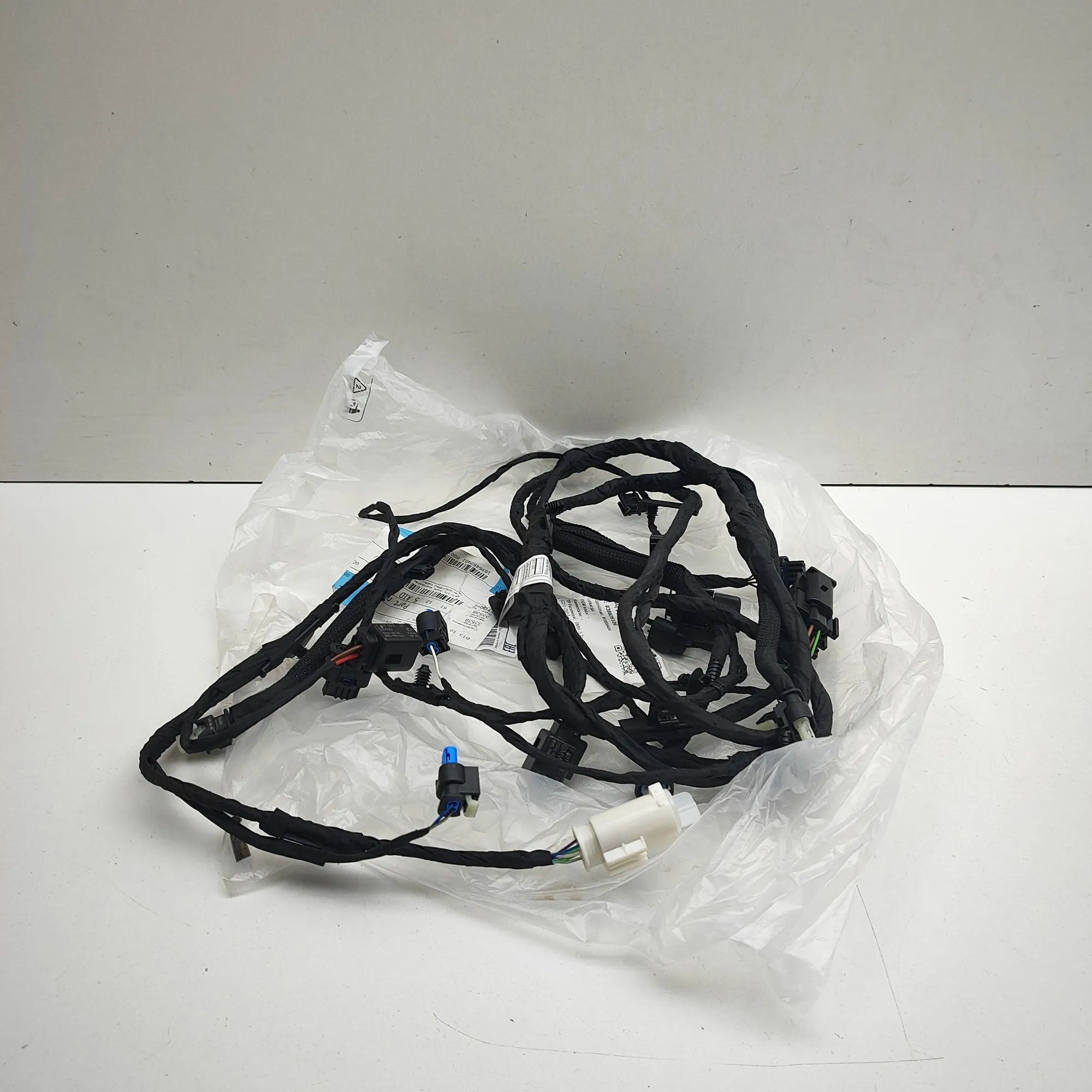 BMW 5 (F10 / F11) Front Parking Sensor Wiring Loom Front Parking Sensor Wiring Loom — BMW 5 SERIES...